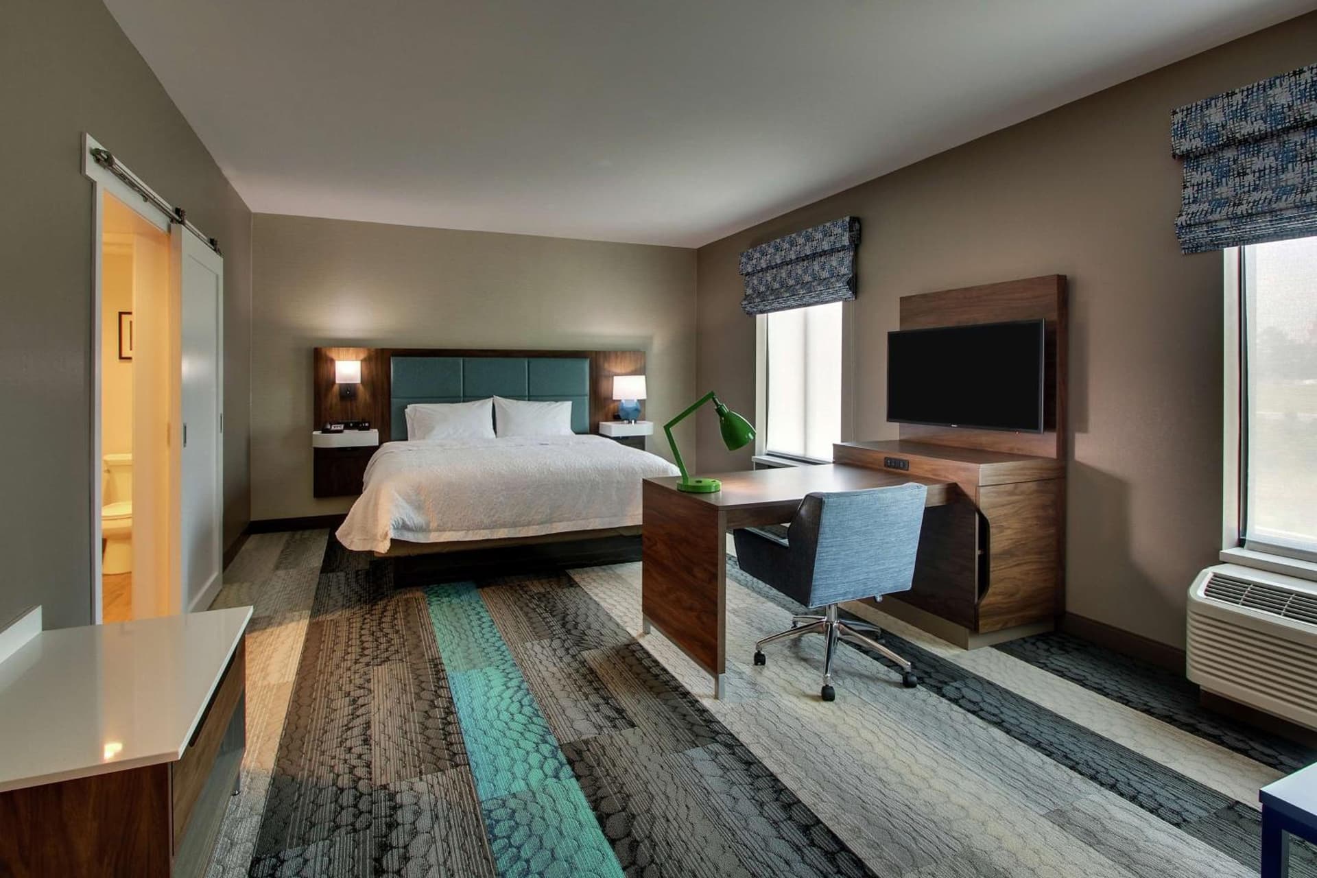 Hampton Inn & Suites By Hilton Southport gallery photo in Southport, NC — image 7