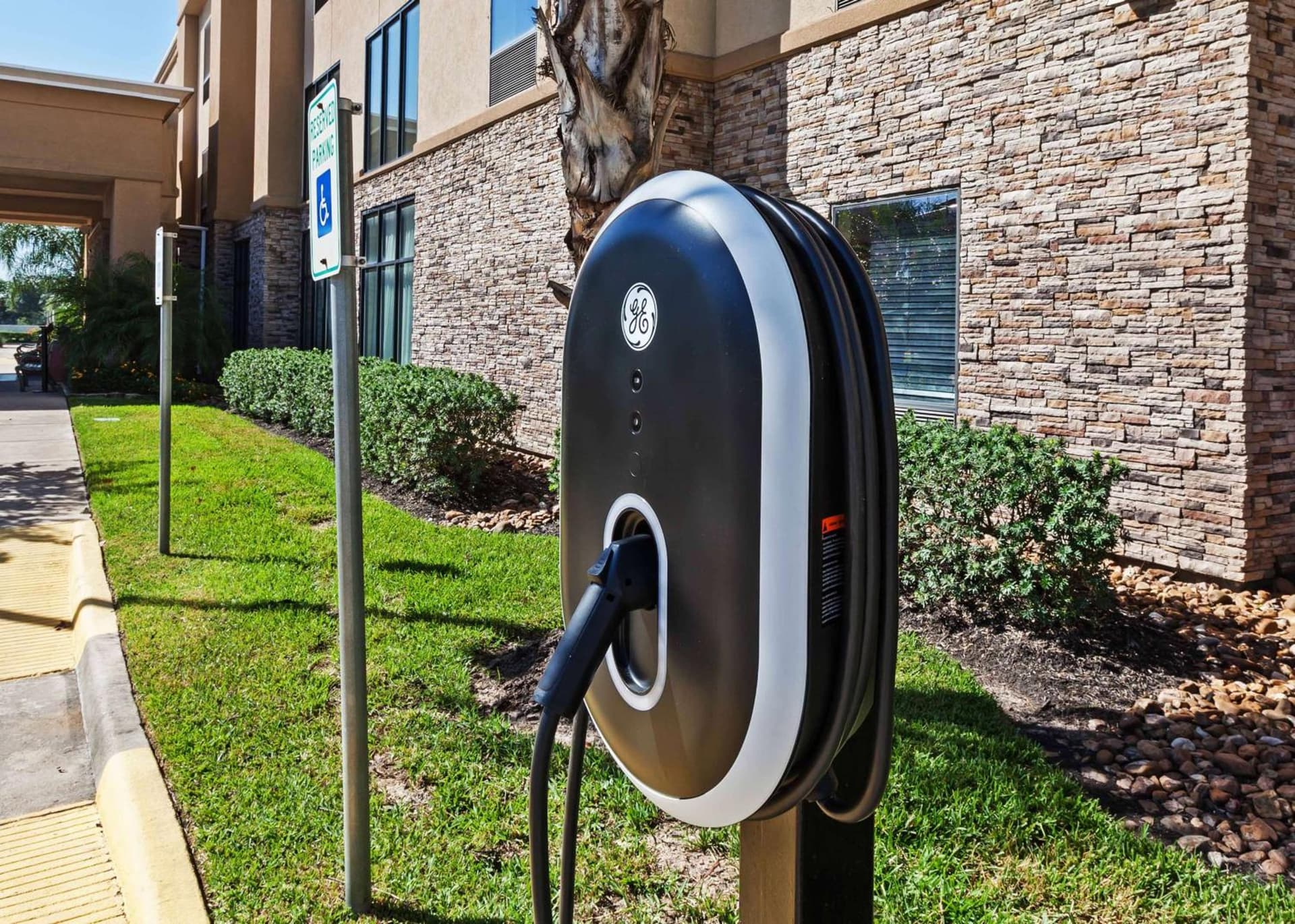 Hampton Inn and Suites Lake Jackson-Clute interior in Clute, TX — gallery photo 2