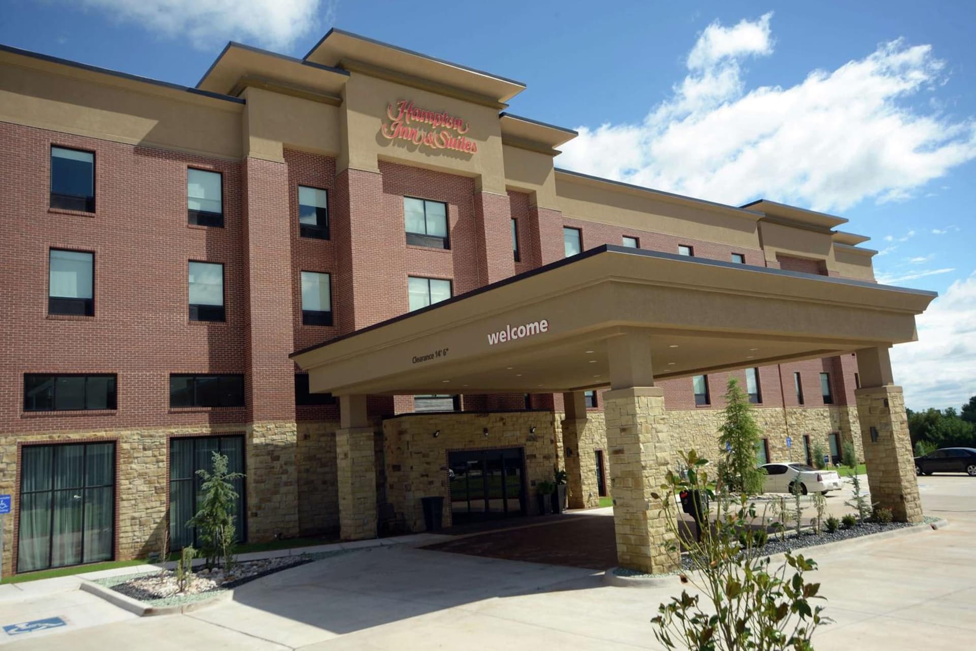 Hampton Inn & Suites Oklahoma City/Quail Springs featured exterior or lobby in Oklahoma City, OK — similar hotel