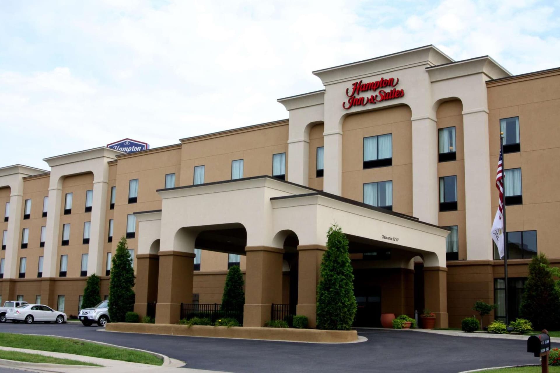 Hampton Inn & Suites Paducah interior in Paducah, KY — gallery photo 2