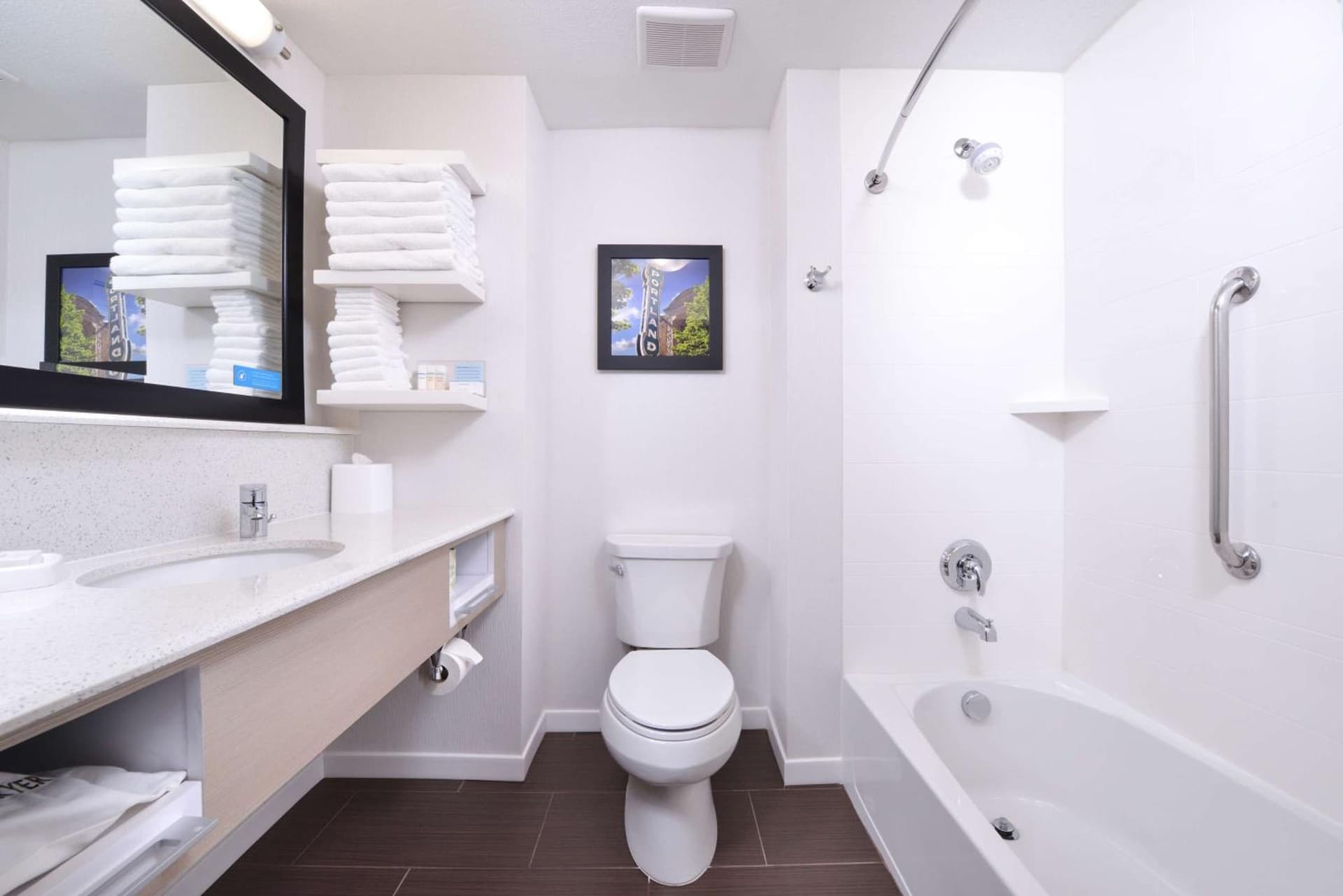 Hampton Inn Portland East gallery photo in Portland, OR — image 7