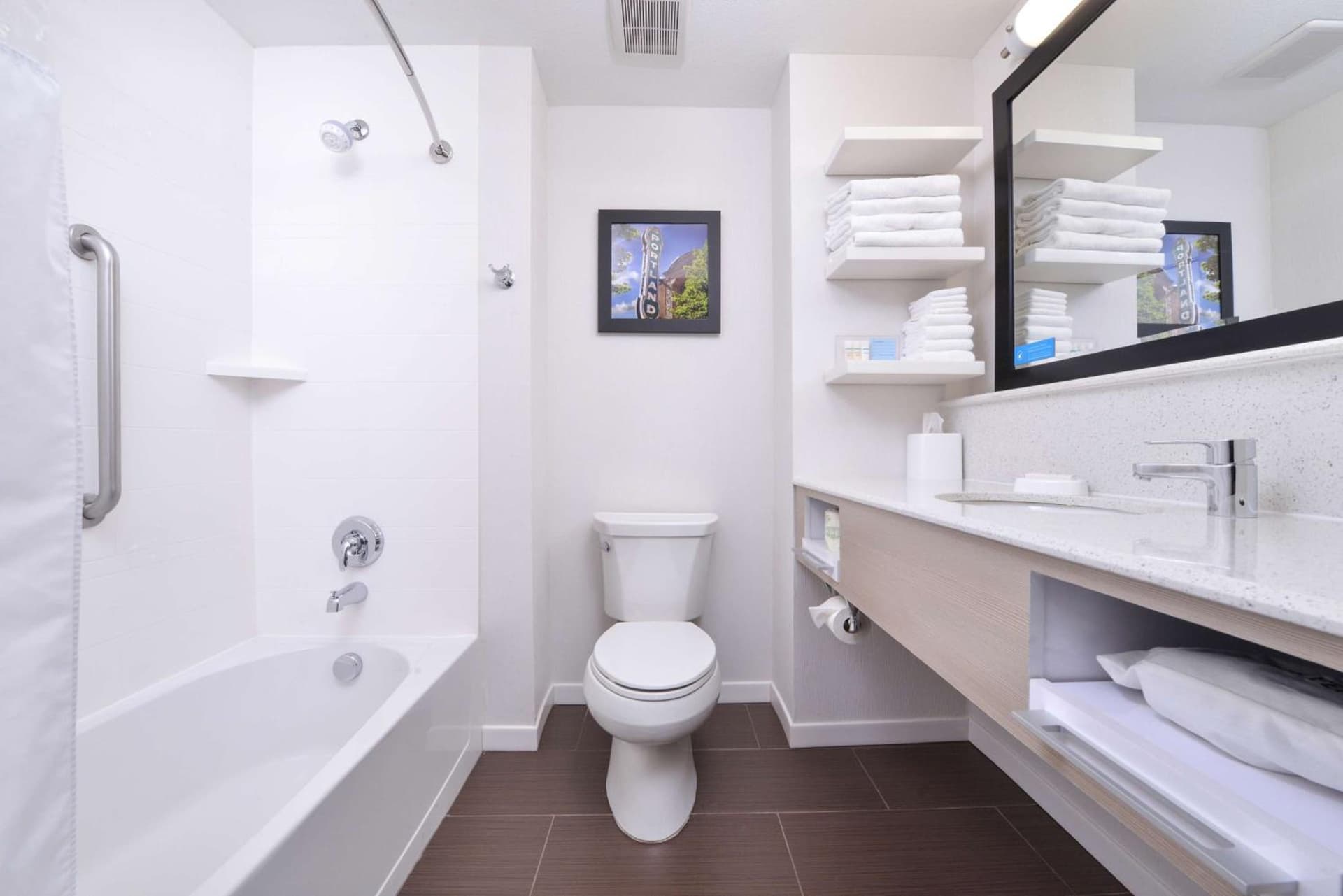 Hampton Inn Portland East gallery photo in Portland, OR — image 24