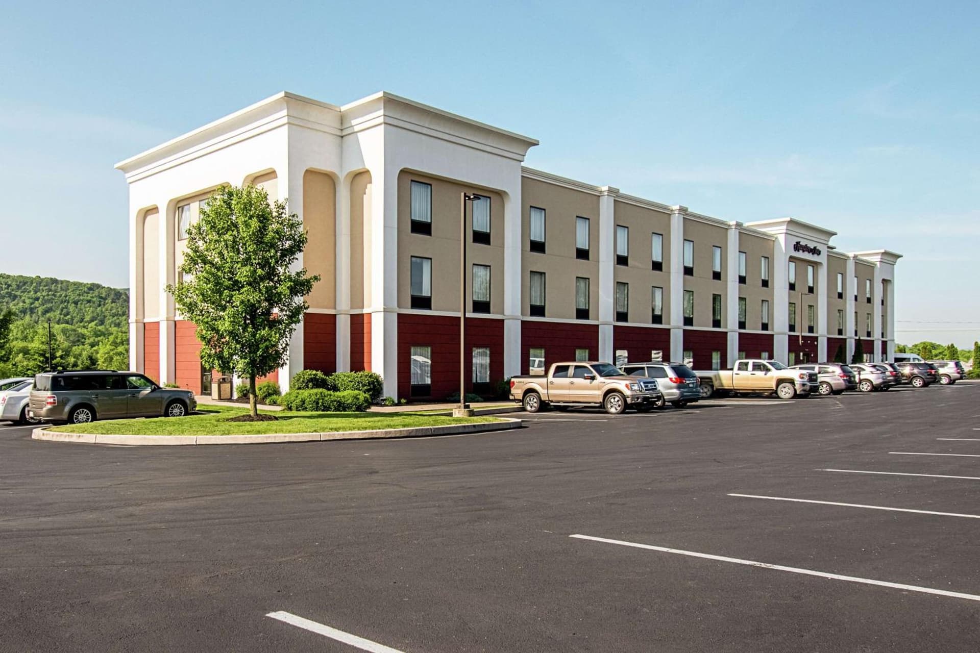 Hampton Inn Pine Grove property views in Pine Grove, PA — gallery photo 3