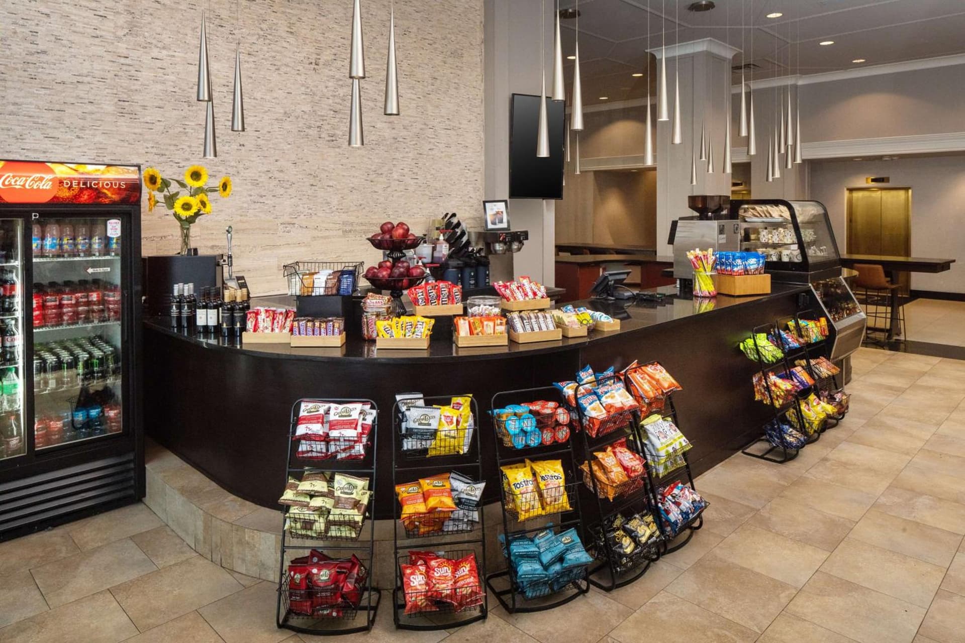 DoubleTree Suites by Hilton Hotel Detroit Downtown - Fort Shelby gallery photo in Detroit, MI — image 15