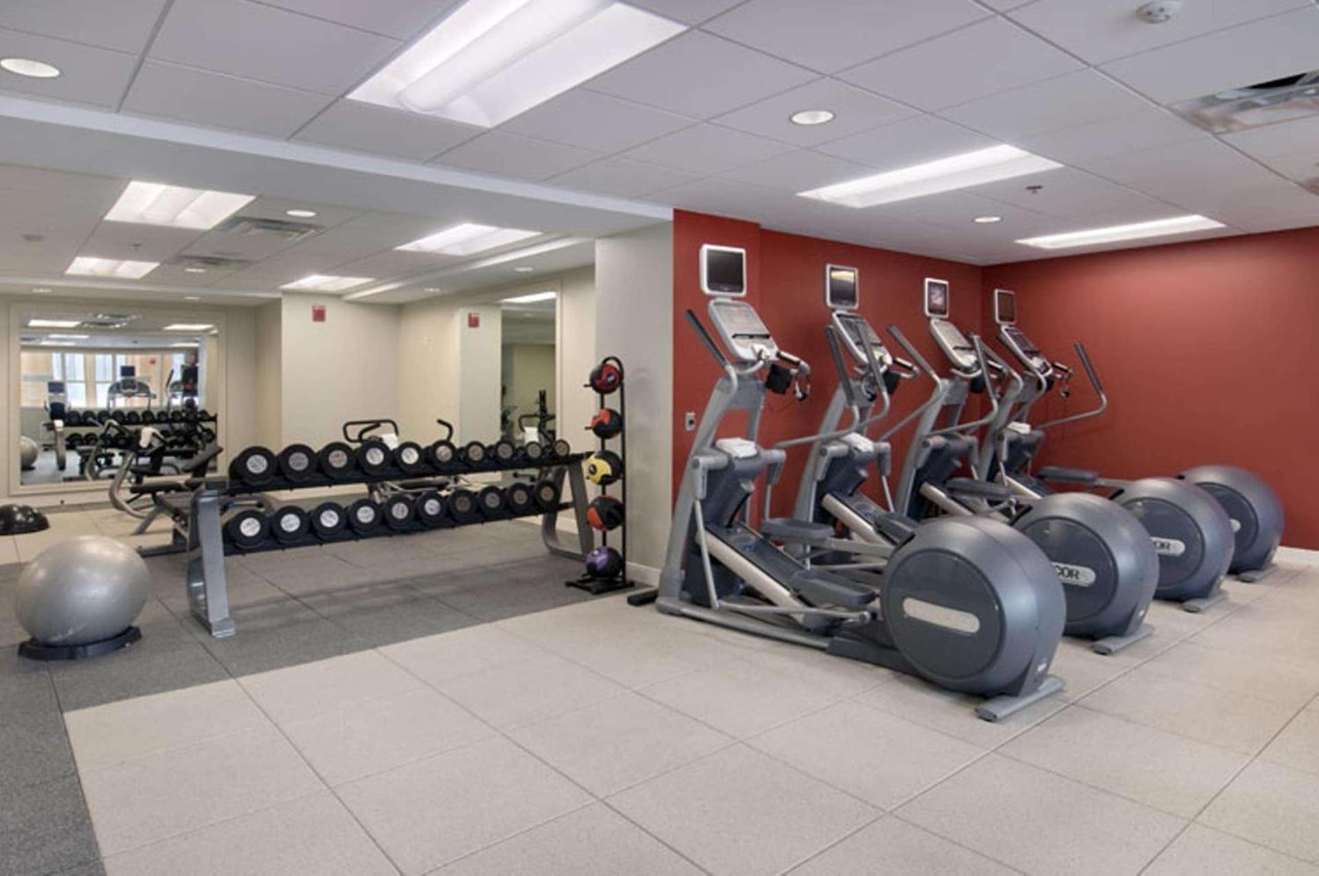 DoubleTree Suites by Hilton Hotel Detroit Downtown - Fort Shelby gallery photo in Detroit, MI — image 22