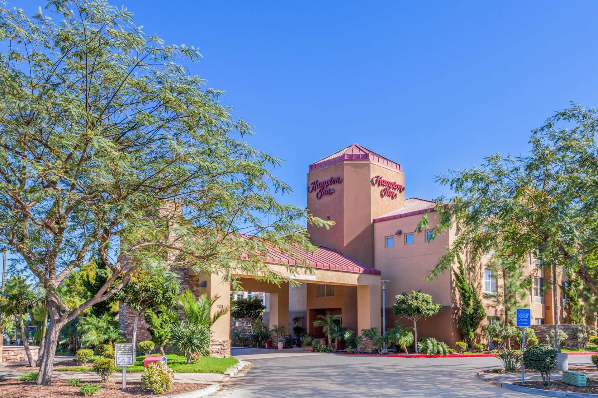 Hampton Inn San Marcos interior in San Marcos, CA — gallery photo 2