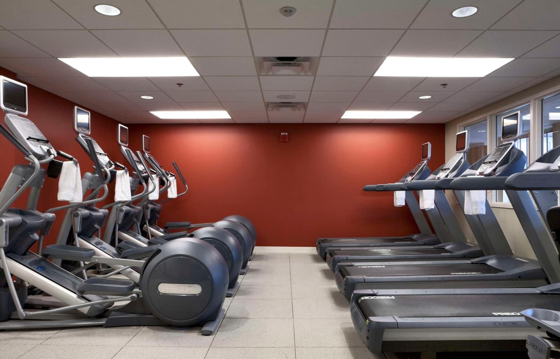 DoubleTree Suites by Hilton Hotel Detroit Downtown - Fort Shelby gallery photo in Detroit, MI — image 5