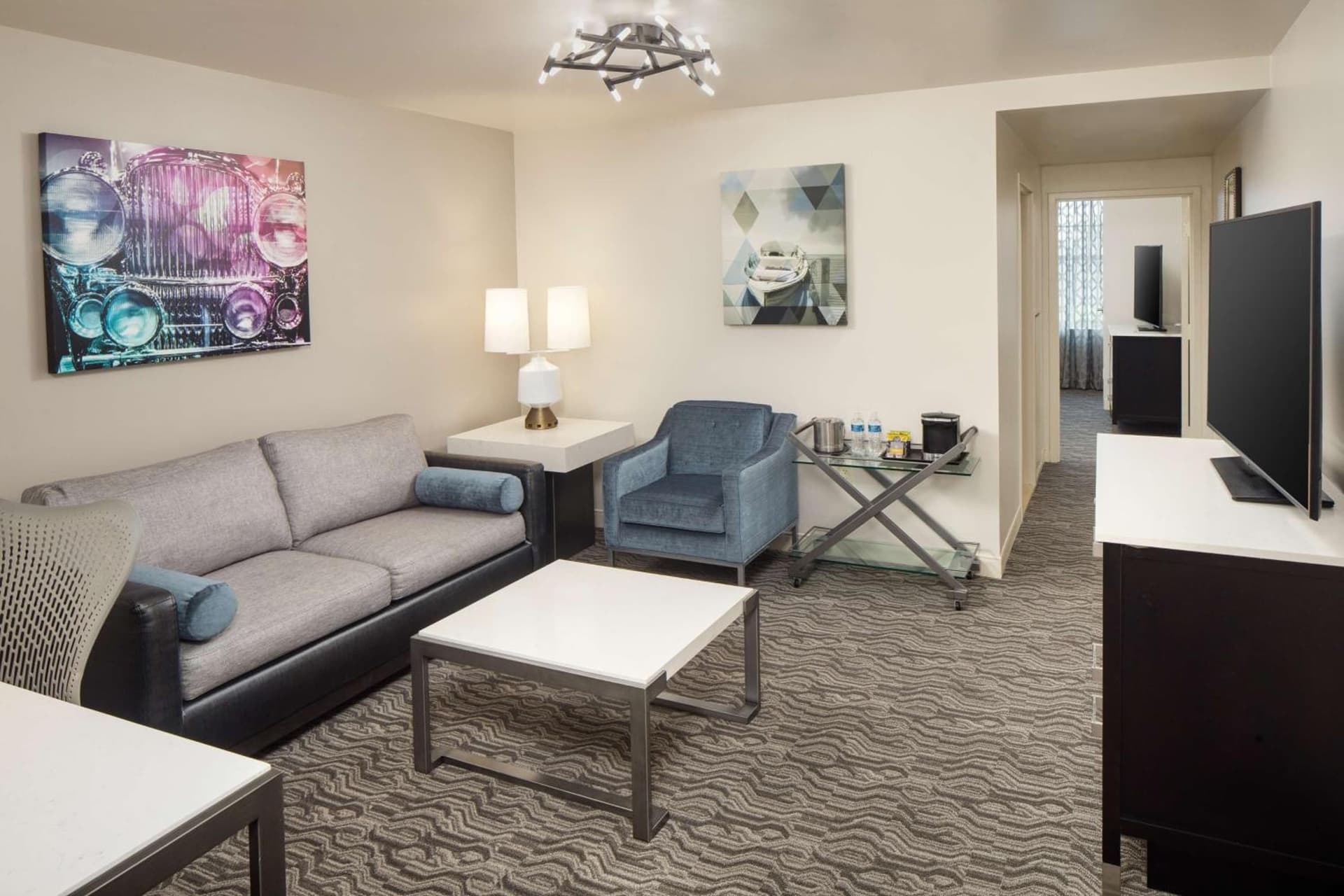 DoubleTree Suites by Hilton Hotel Detroit Downtown - Fort Shelby gallery photo in Detroit, MI — image 43