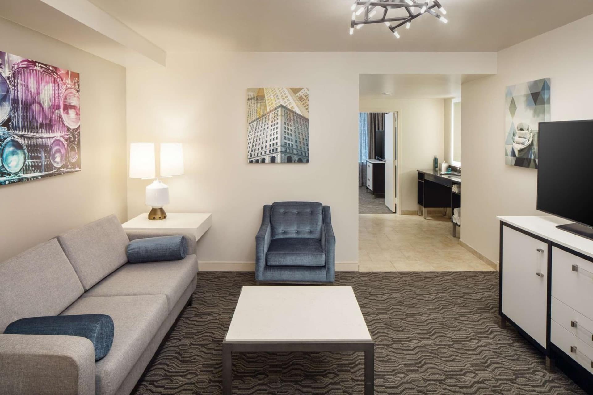 DoubleTree Suites by Hilton Hotel Detroit Downtown - Fort Shelby gallery photo in Detroit, MI — image 55