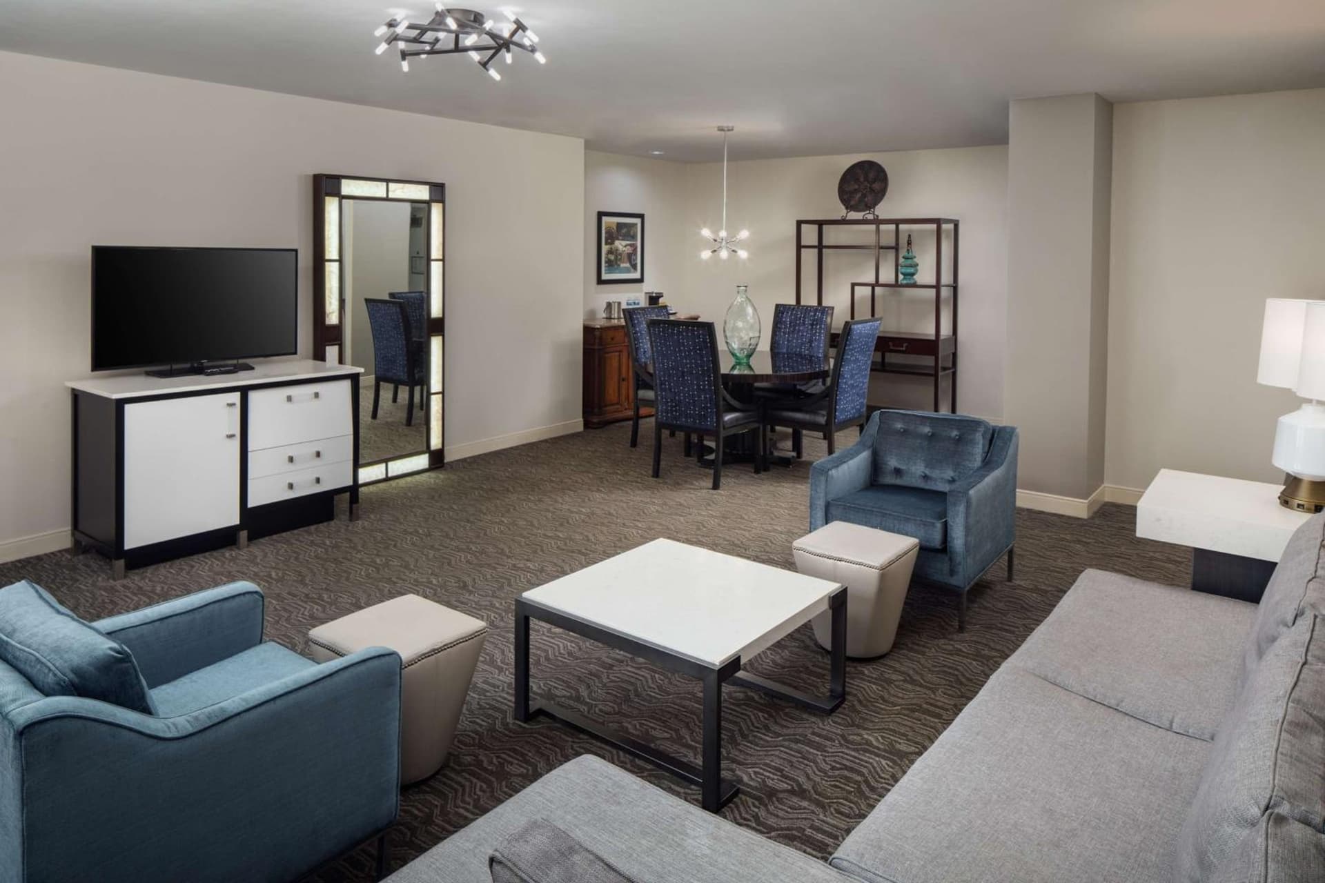 DoubleTree Suites by Hilton Hotel Detroit Downtown - Fort Shelby gallery photo in Detroit, MI — image 34
