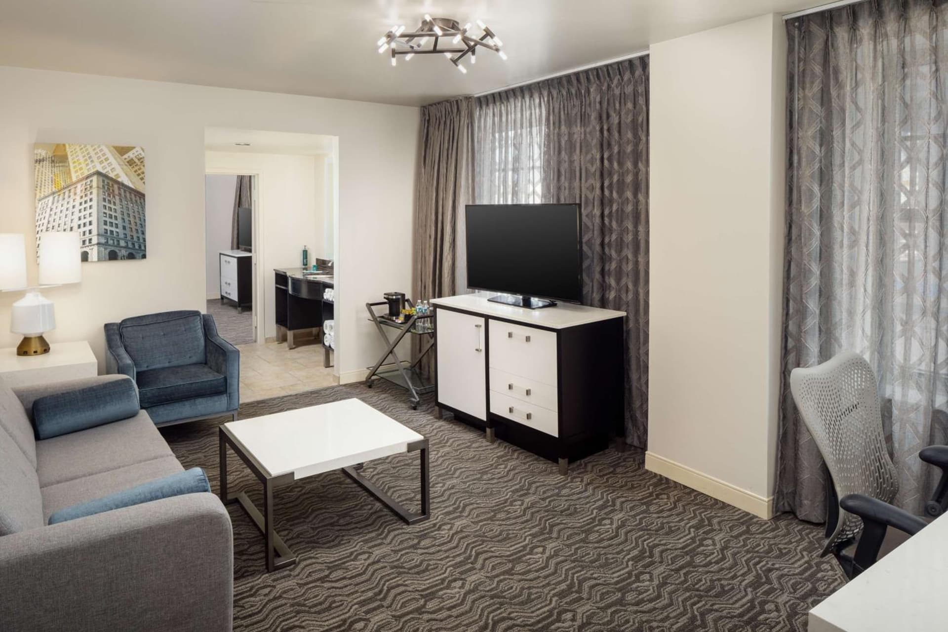DoubleTree Suites by Hilton Hotel Detroit Downtown - Fort Shelby gallery photo in Detroit, MI — image 29