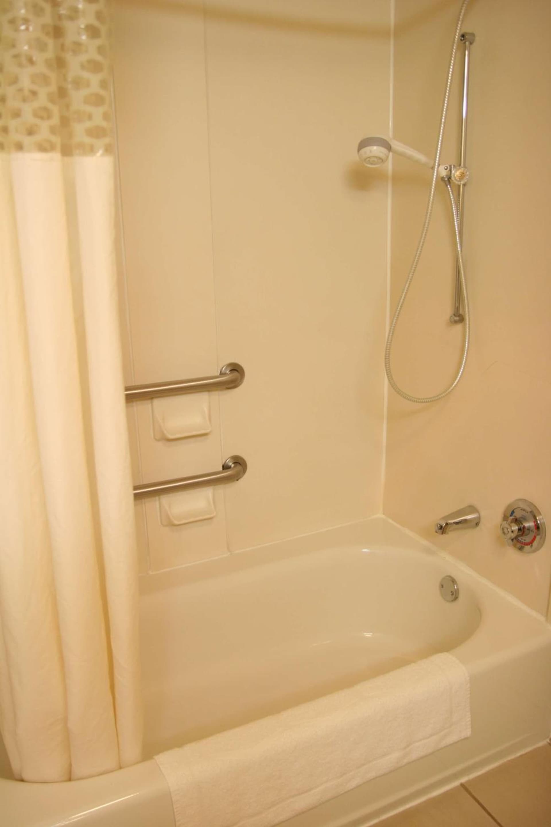 Hampton Inn San Marcos interior in San Marcos, CA — gallery photo 2