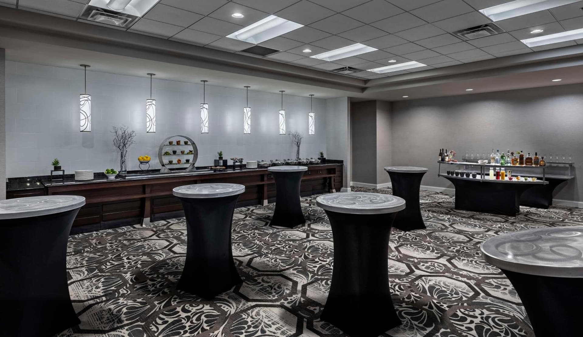 DoubleTree Suites by Hilton Hotel Detroit Downtown - Fort Shelby gallery photo in Detroit, MI — image 7