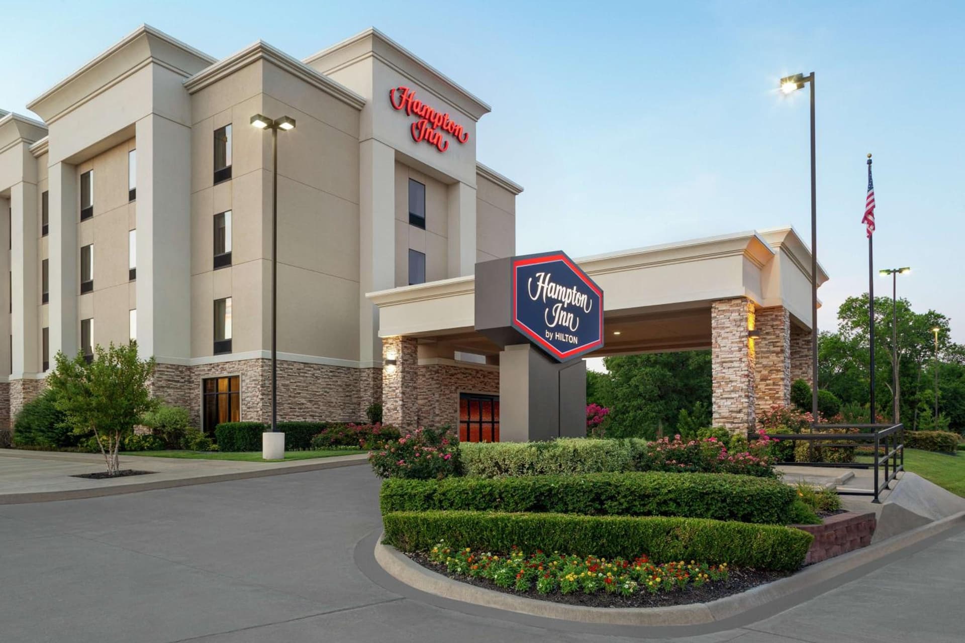 Hampton Inn Sulphur Springs interior in Sulphur Springs, TX — gallery photo 2