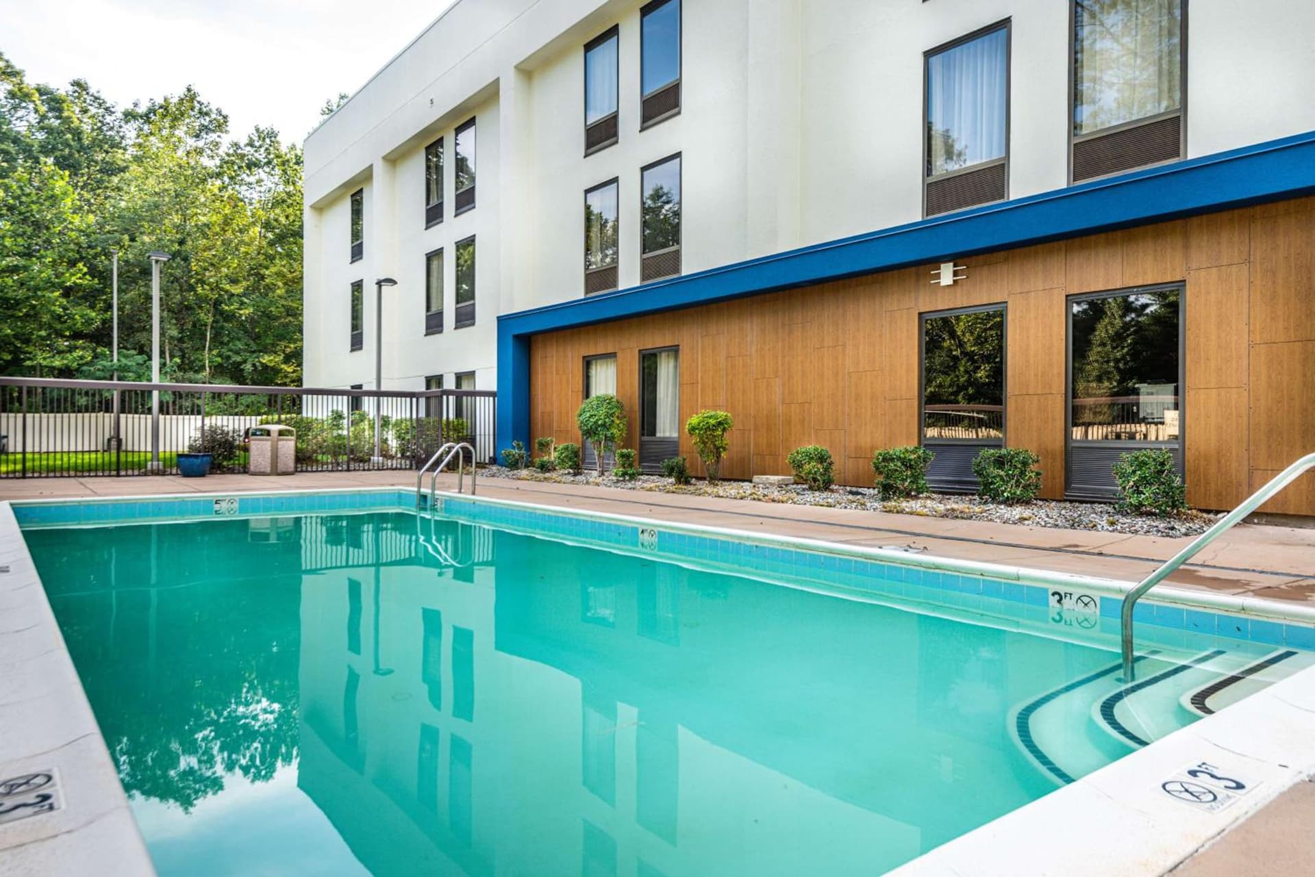 Hampton Inn Waldorf gallery photo in Waldorf, MD — image 19