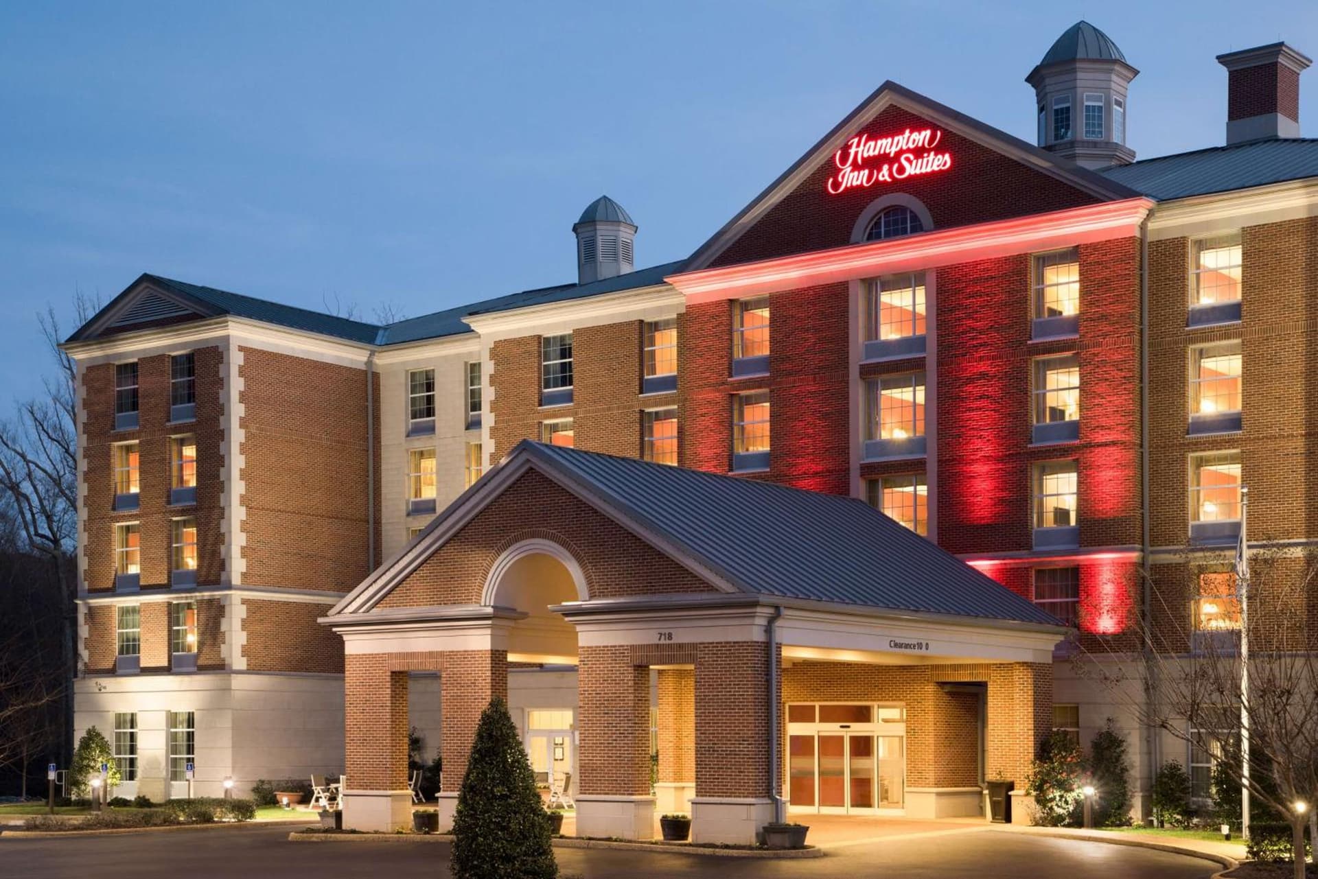 Hampton Inn & Suites Williamsburg-Central interior in Williamsburg, VA — gallery photo 2