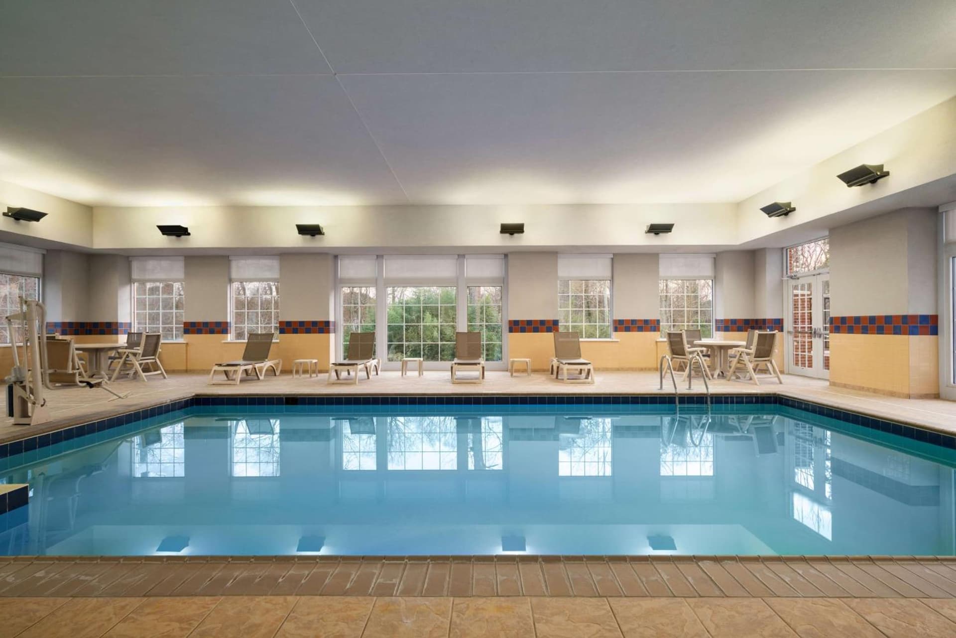 Hampton Inn & Suites Williamsburg-Central gallery photo in Williamsburg, VA — image 25