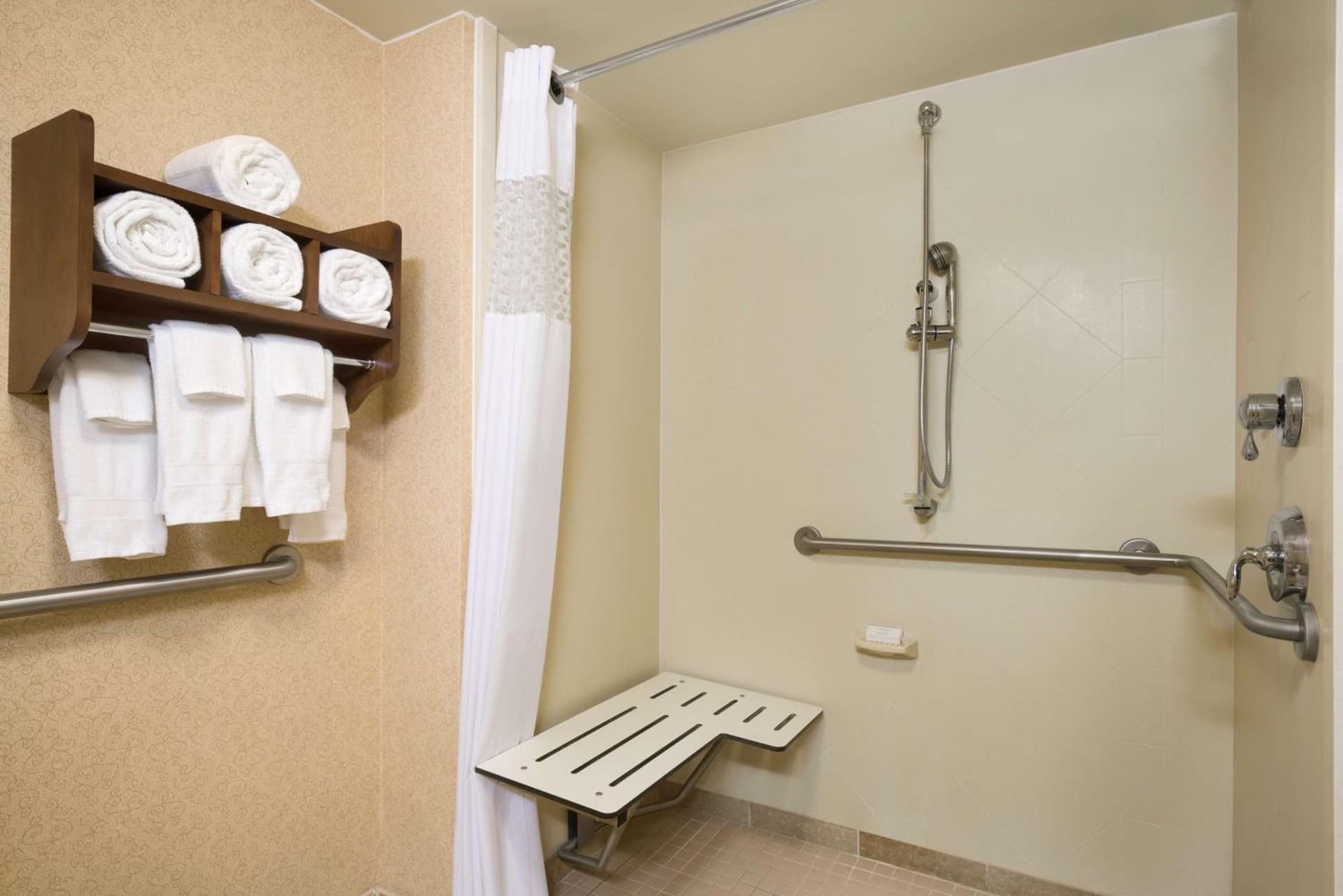 Hampton Inn & Suites Williamsburg-Central gallery photo in Williamsburg, VA — image 6