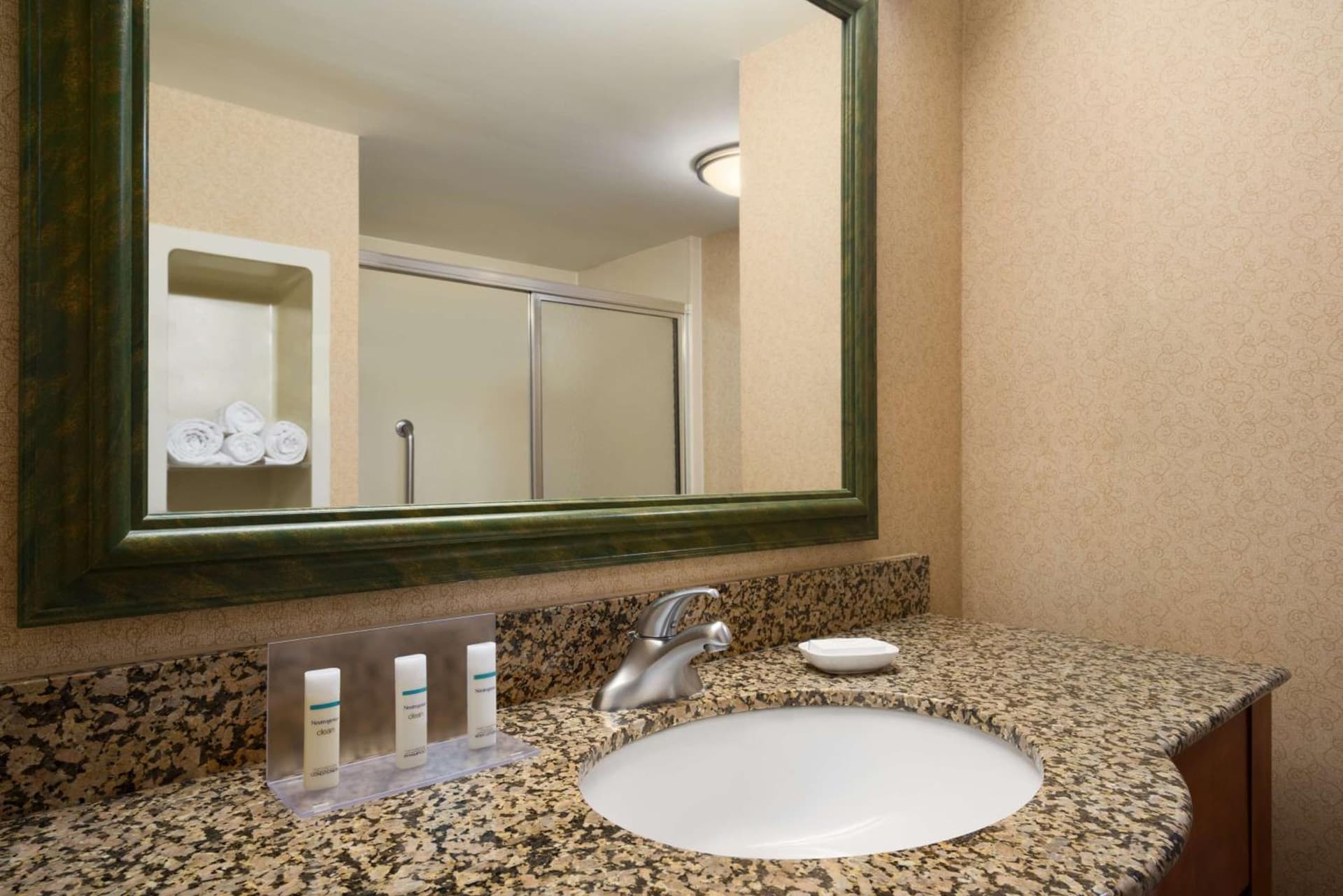 Hampton Inn & Suites Williamsburg-Central gallery photo in Williamsburg, VA — image 7