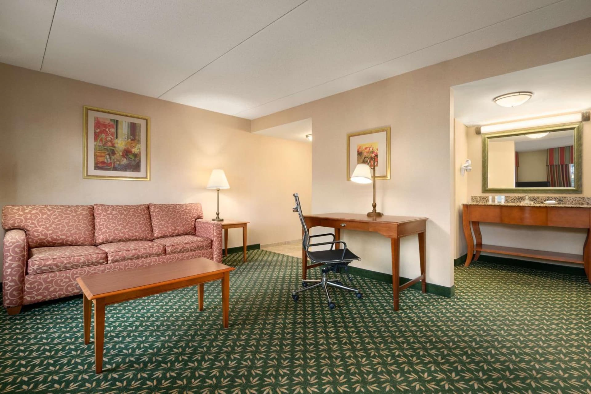 Hampton Inn & Suites Williamsburg-Central gallery photo in Williamsburg, VA — image 4