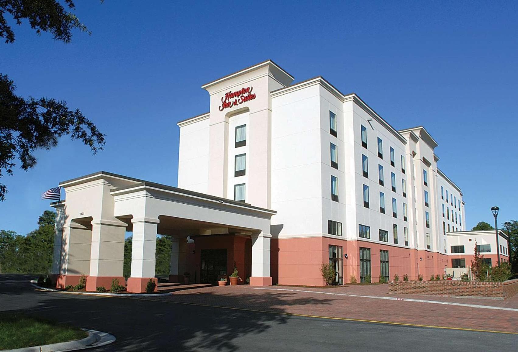 Hampton Inn & Suites Chesapeake-Battlefield Boulevard interior in Chesapeake, VA — gallery photo 2