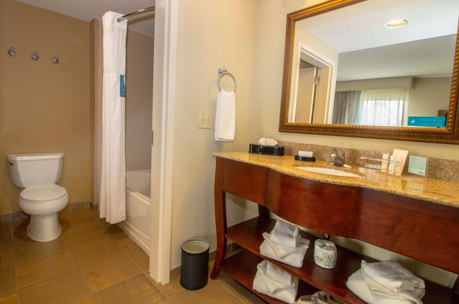 Hampton Inn & Suites Chesapeake-Battlefield Boulevard gallery photo in Chesapeake, VA — image 4
