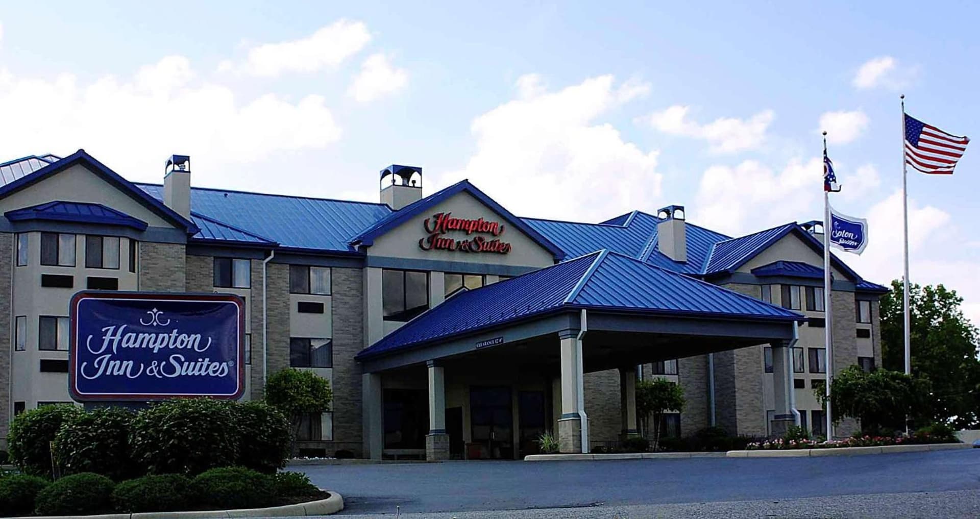 Hampton Inn & Suites Chillicothe interior in Chillicothe, OH — gallery photo 2