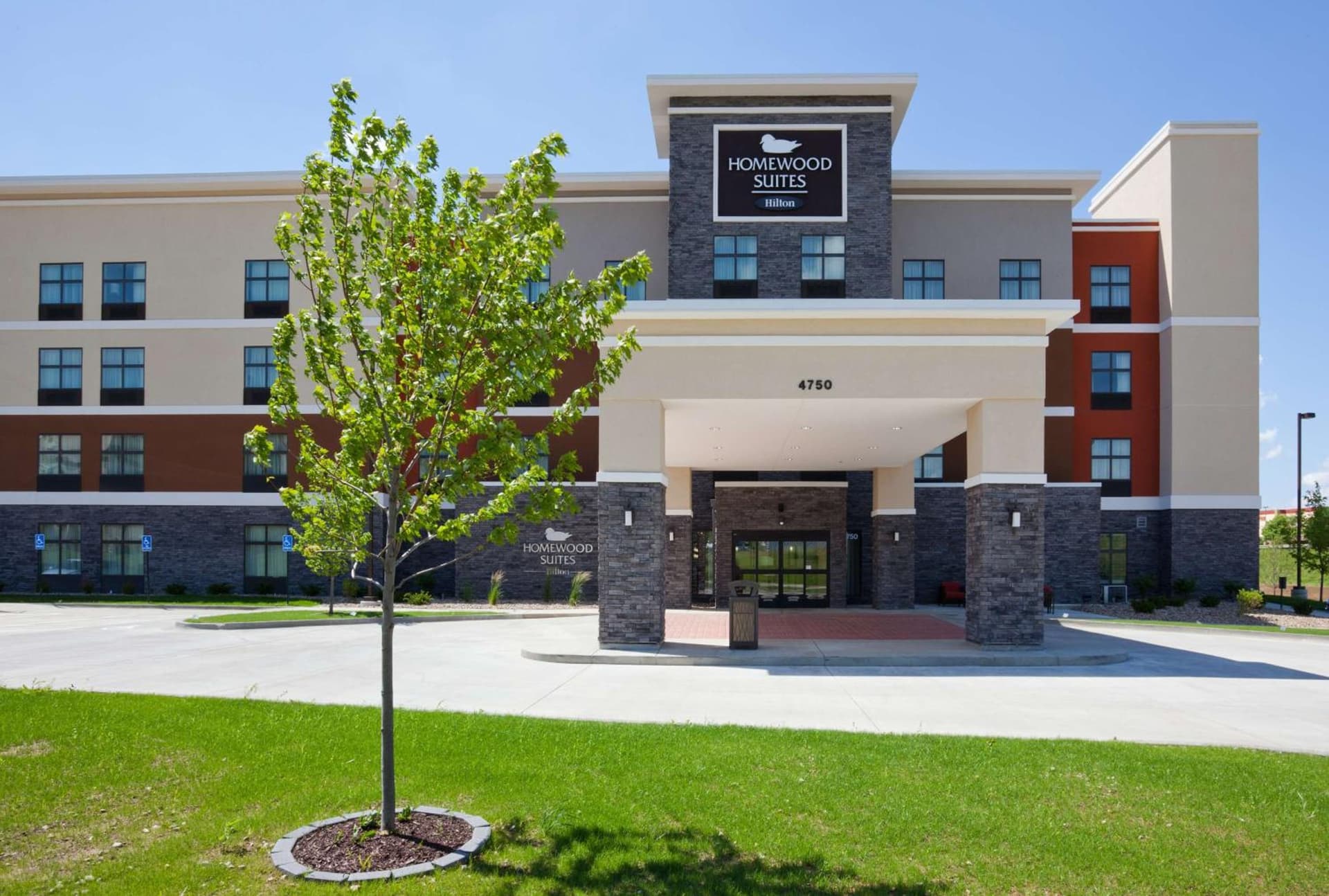 Homewood Suites Davenport interior in Bettendorf, IA — gallery photo 2
