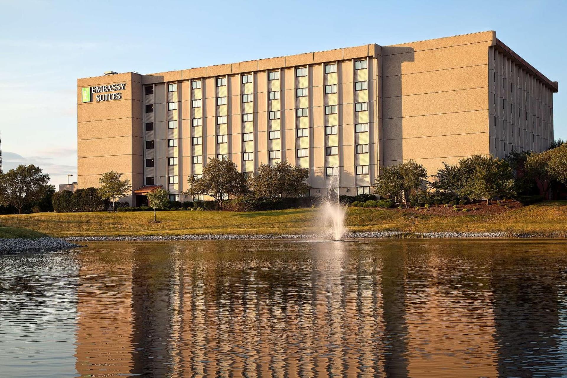 Embassy Suites by Hilton Chicago Schaumburg Woodfield property views in Schaumburg, IL — gallery photo 3