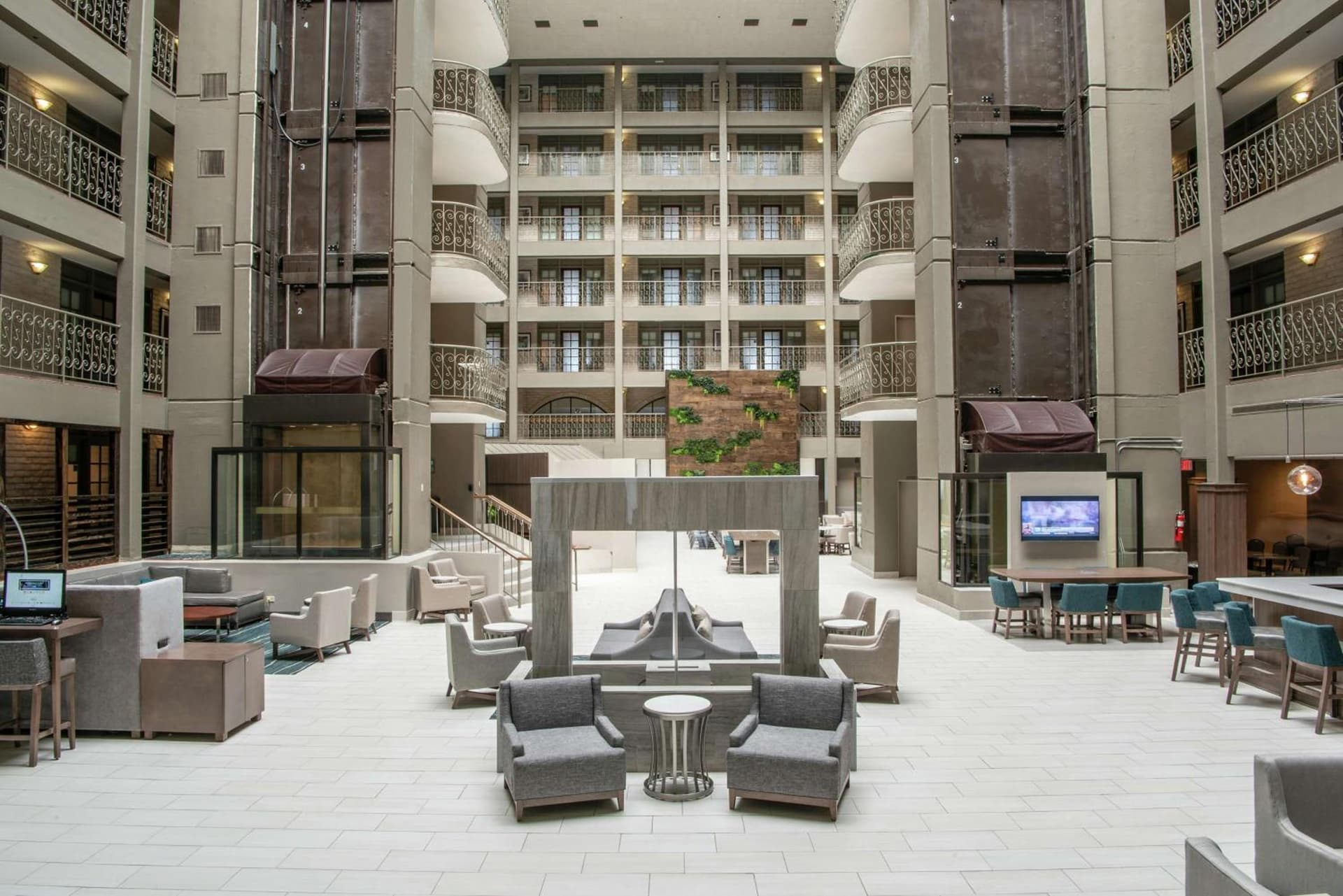 Embassy Suites by Hilton Chicago Schaumburg Woodfield interior in Schaumburg, IL — gallery photo 2