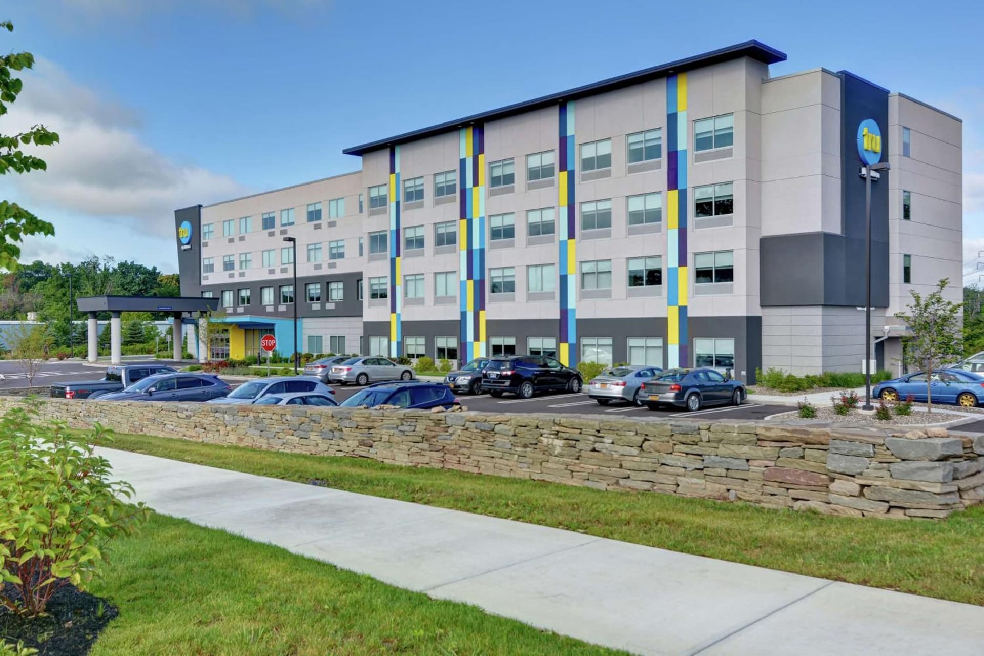 Tru By Hilton Middletown interior in Middletown, NY — gallery photo 2