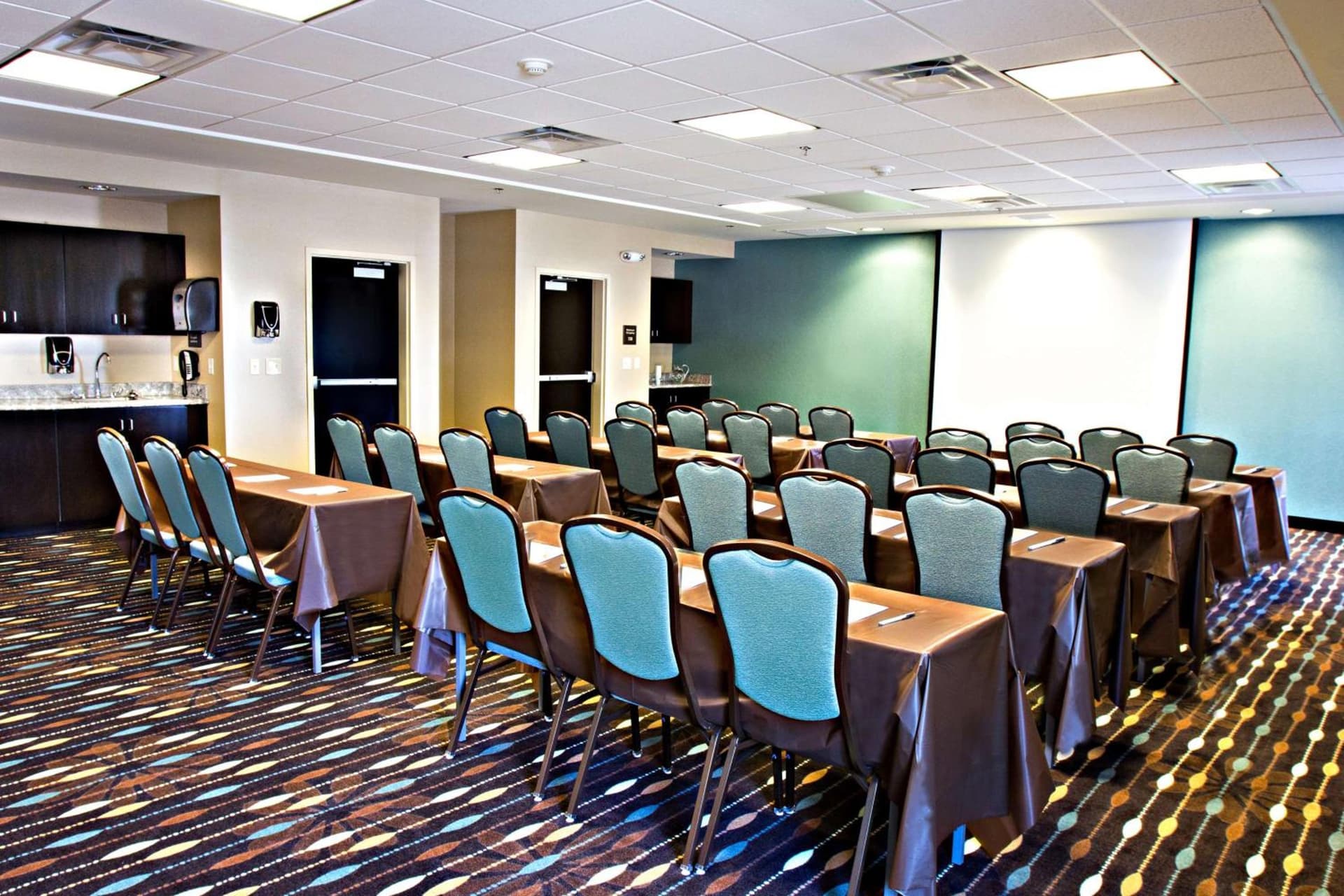 Hampton Inn & Suites Salt Lake City/Farmington interior in Farmington, UT — gallery photo 2