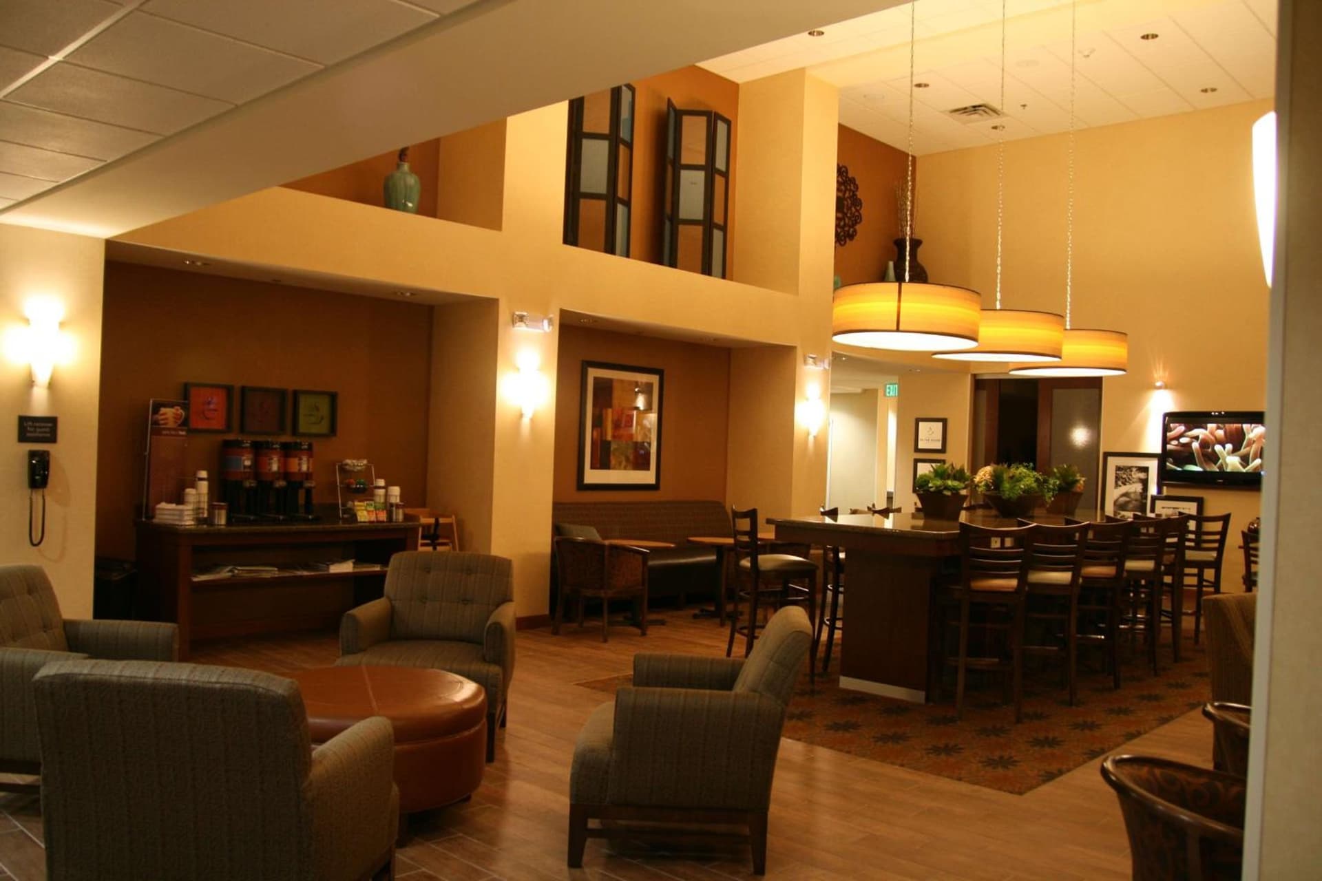 Hampton Inn and Suites Pueblo/North interior in Pueblo, CO — gallery photo 2
