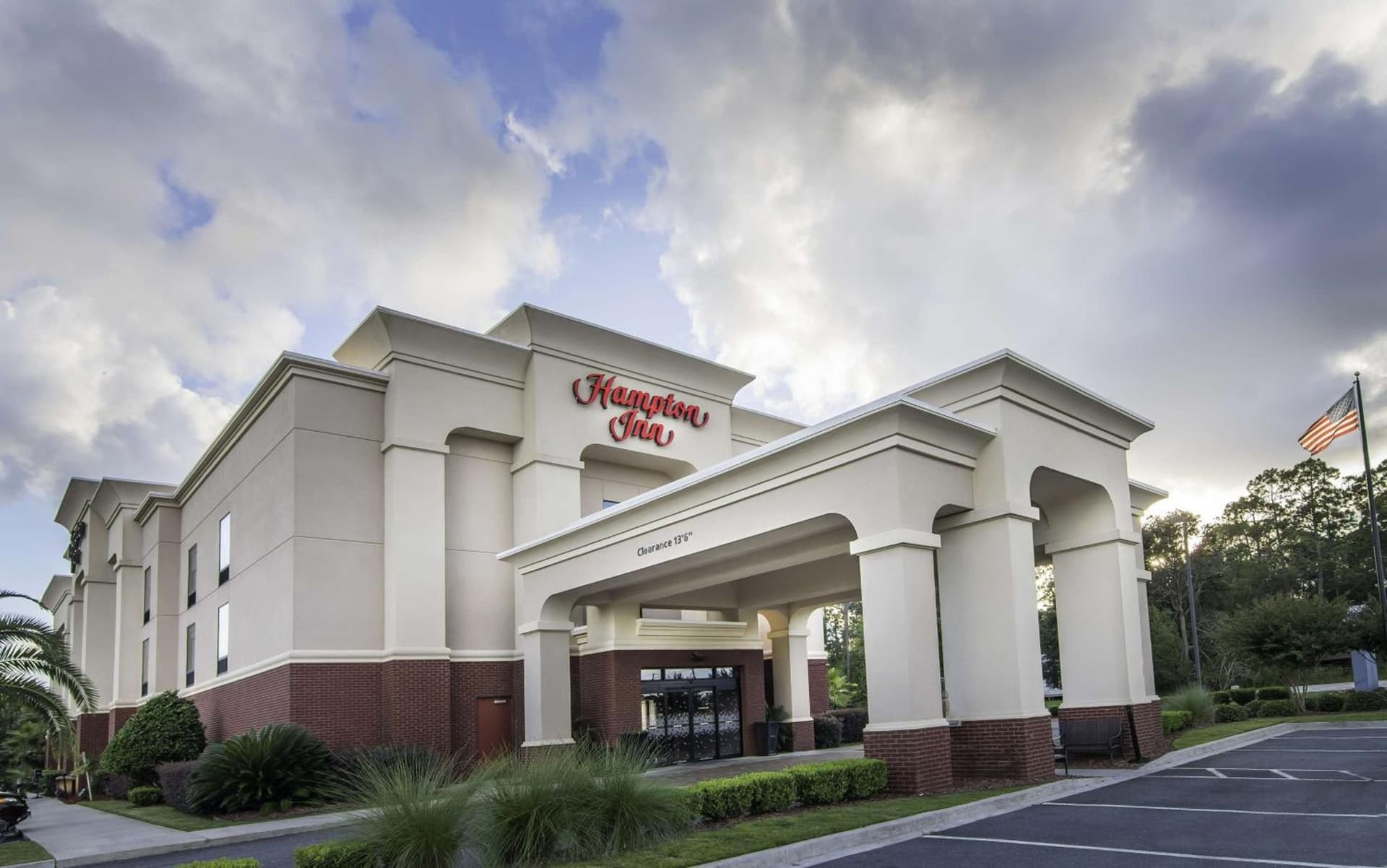 Hampton Inn Kingsland interior in Kingsland, GA — gallery photo 2