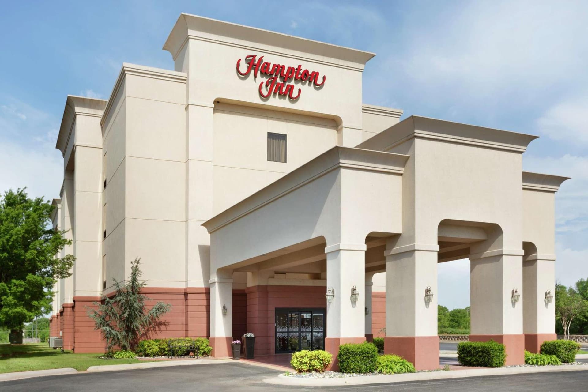 Hampton Inn Duncan interior in Duncan, OK — gallery photo 2