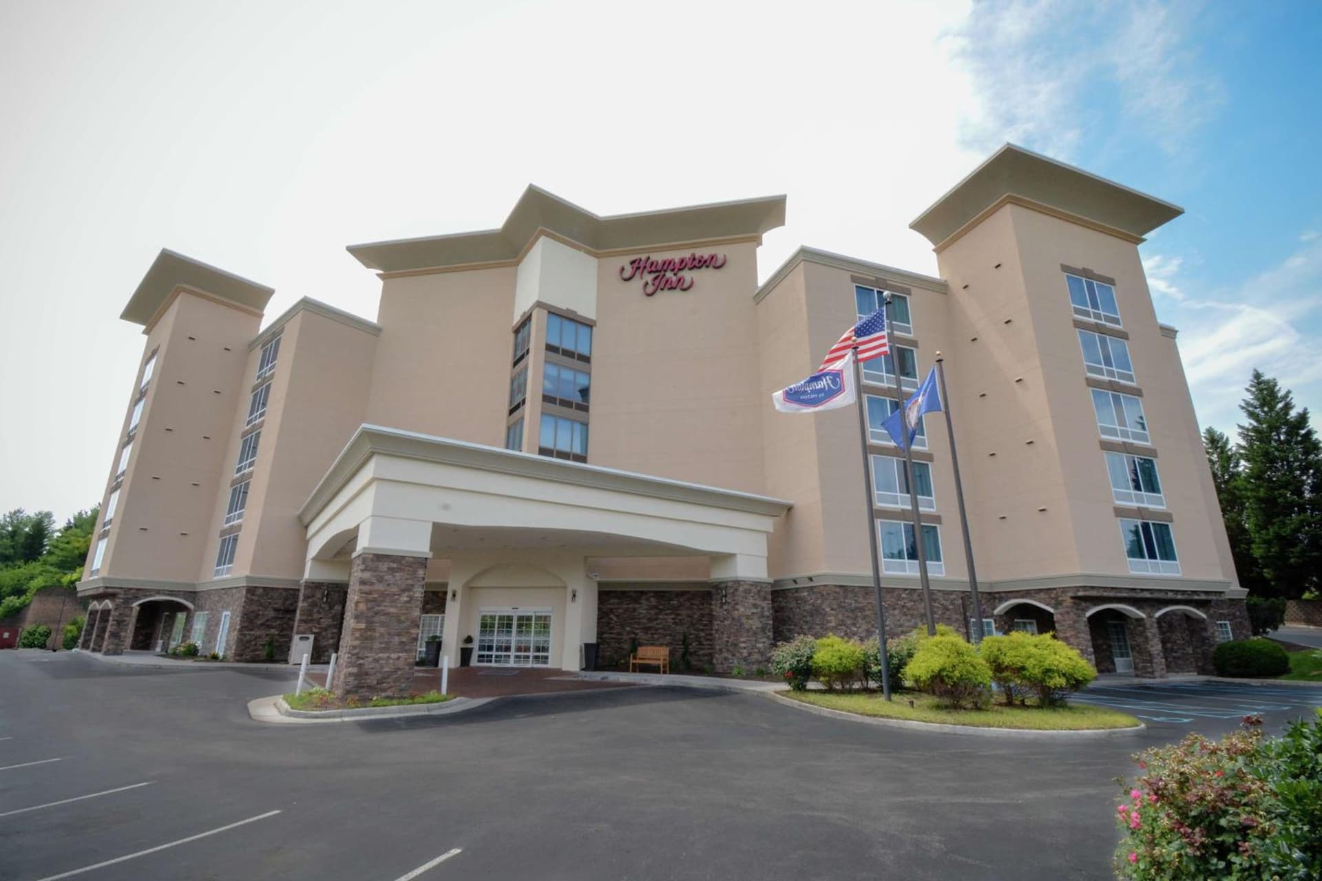 Hampton Inn Salem East - Electric Road featured exterior or lobby in Salem, VA — similar hotel