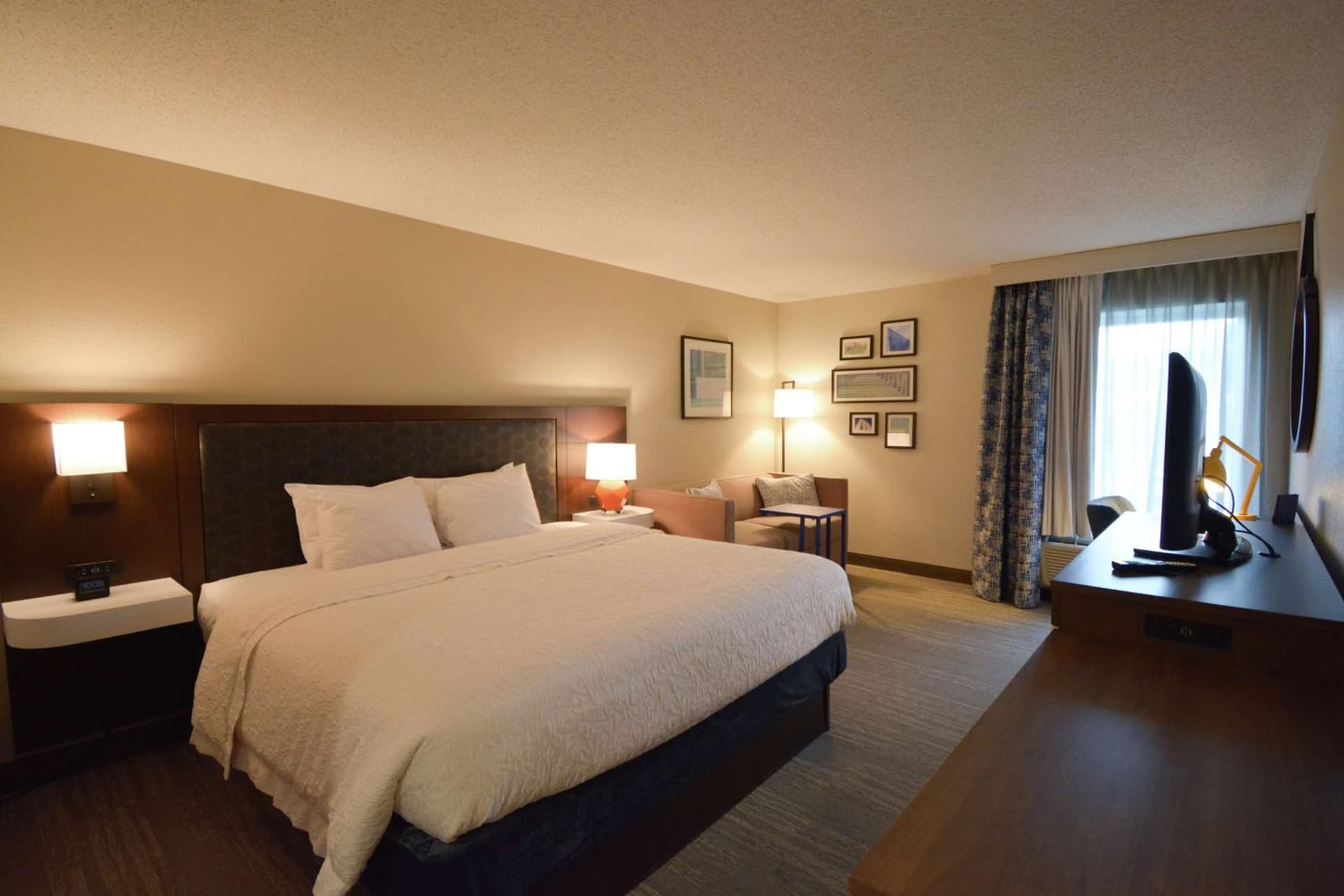 Hampton Inn Salem East - Electric Road gallery photo in Salem, VA — image 12