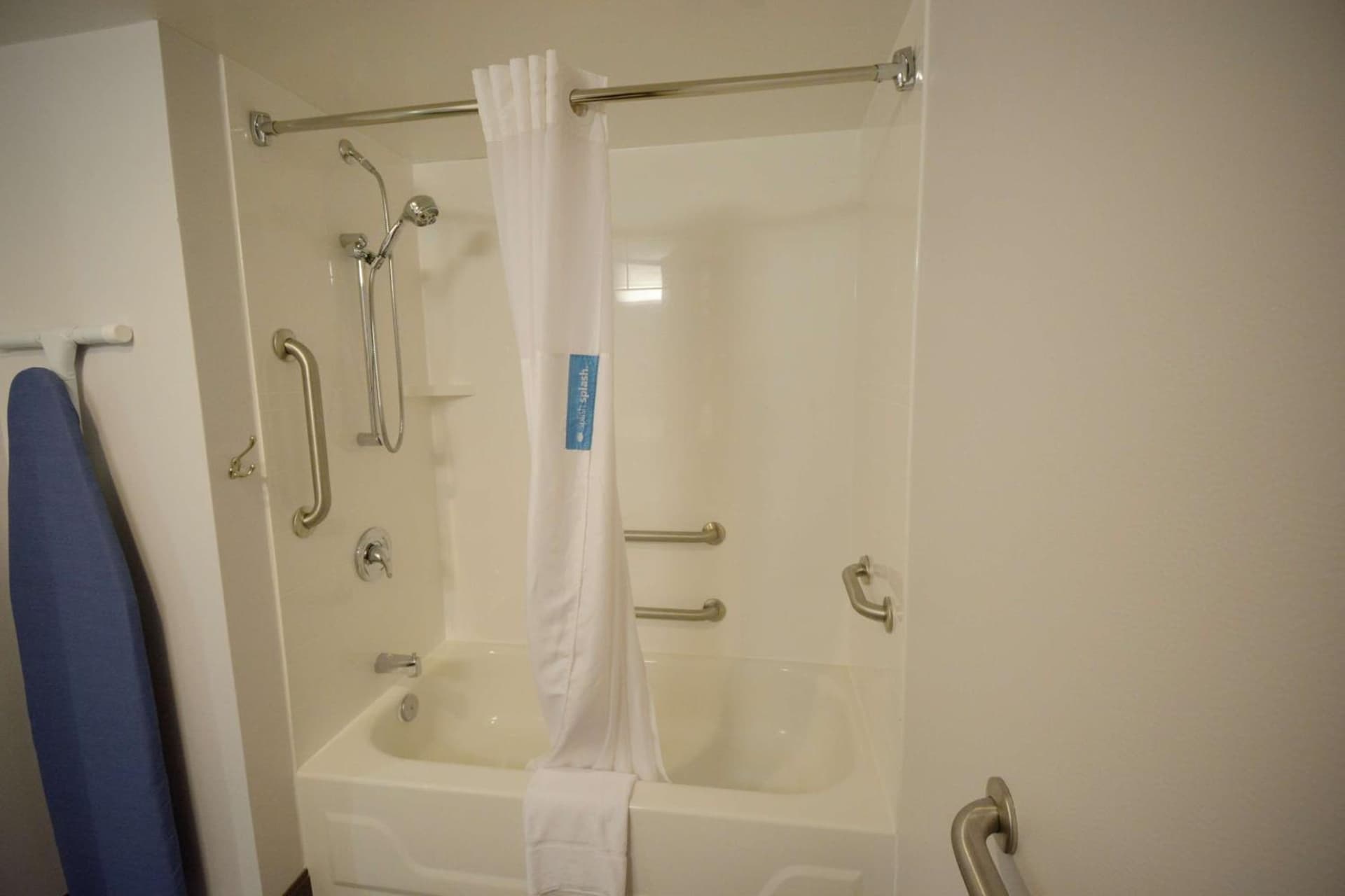 Hampton Inn Salem East - Electric Road gallery photo in Salem, VA — image 10