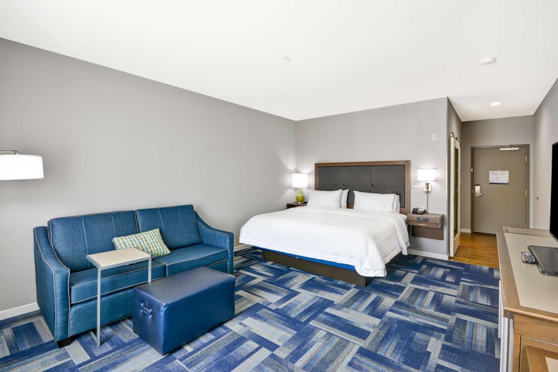 Hampton Inn Kyle interior in Kyle, TX — gallery photo 2