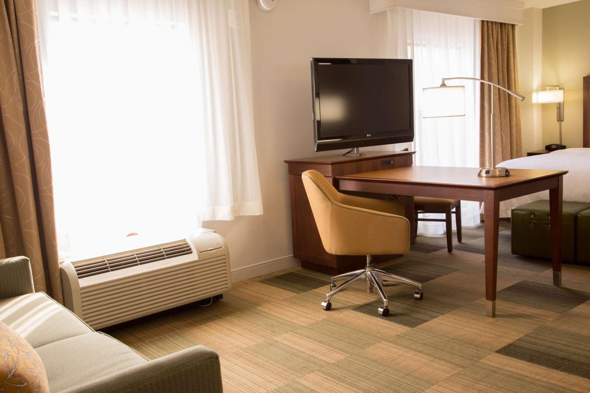 Hampton Inn & Suites Albany-Downtown interior in Albany, NY — gallery photo 2