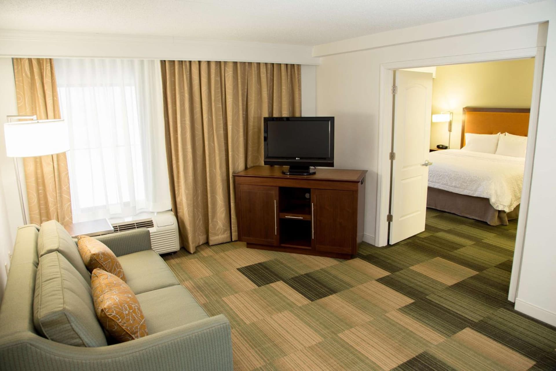 Hampton Inn & Suites Albany-Downtown property views in Albany, NY — gallery photo 3