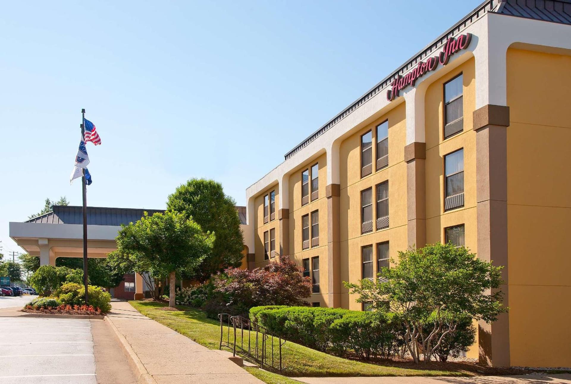 Hampton Inn Alexandria interior in Alexandria, VA — gallery photo 2