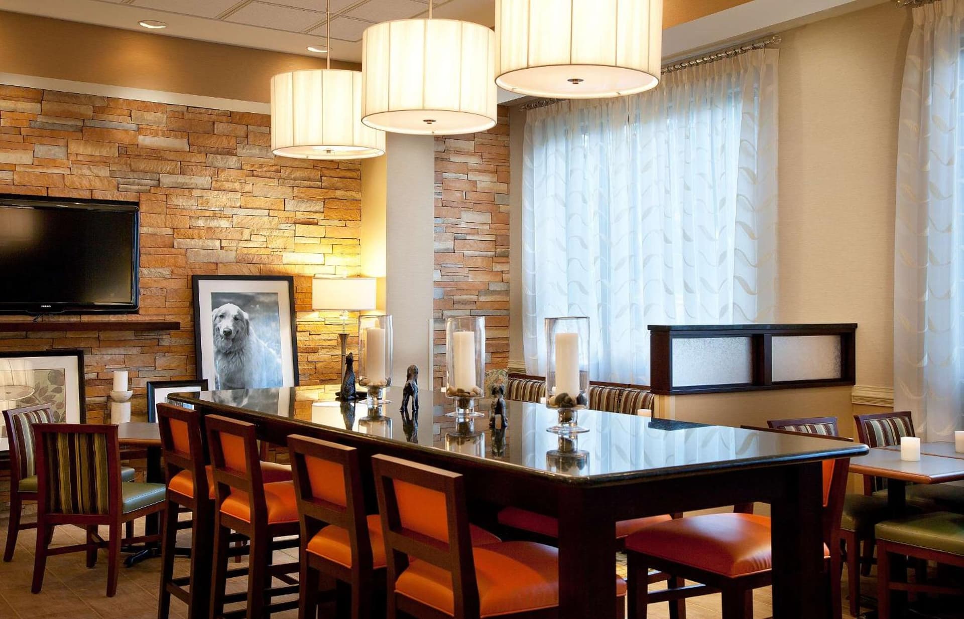 Hampton Inn Alexandria interior in Alexandria, VA — gallery photo 2