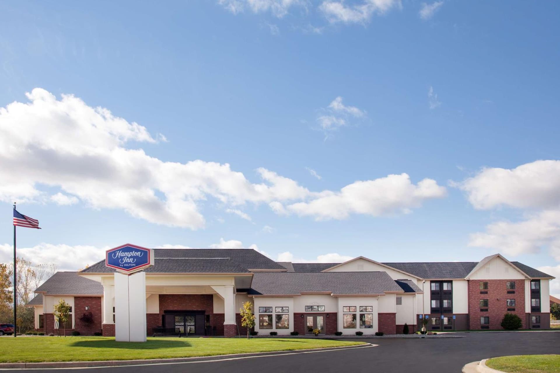 Hampton Inn Birch Run interior in Birch Run, MI — gallery photo 2
