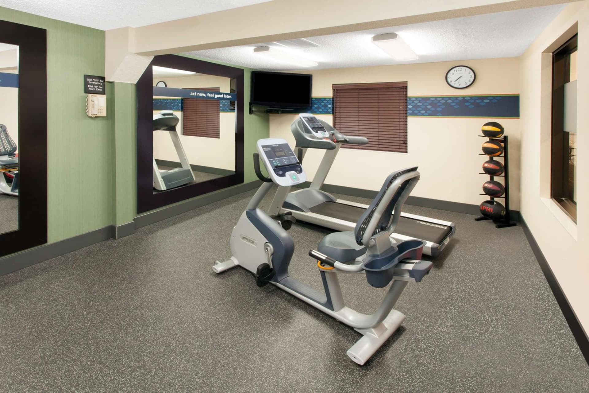 Hampton Inn Birch Run interior in Birch Run, MI — gallery photo 2