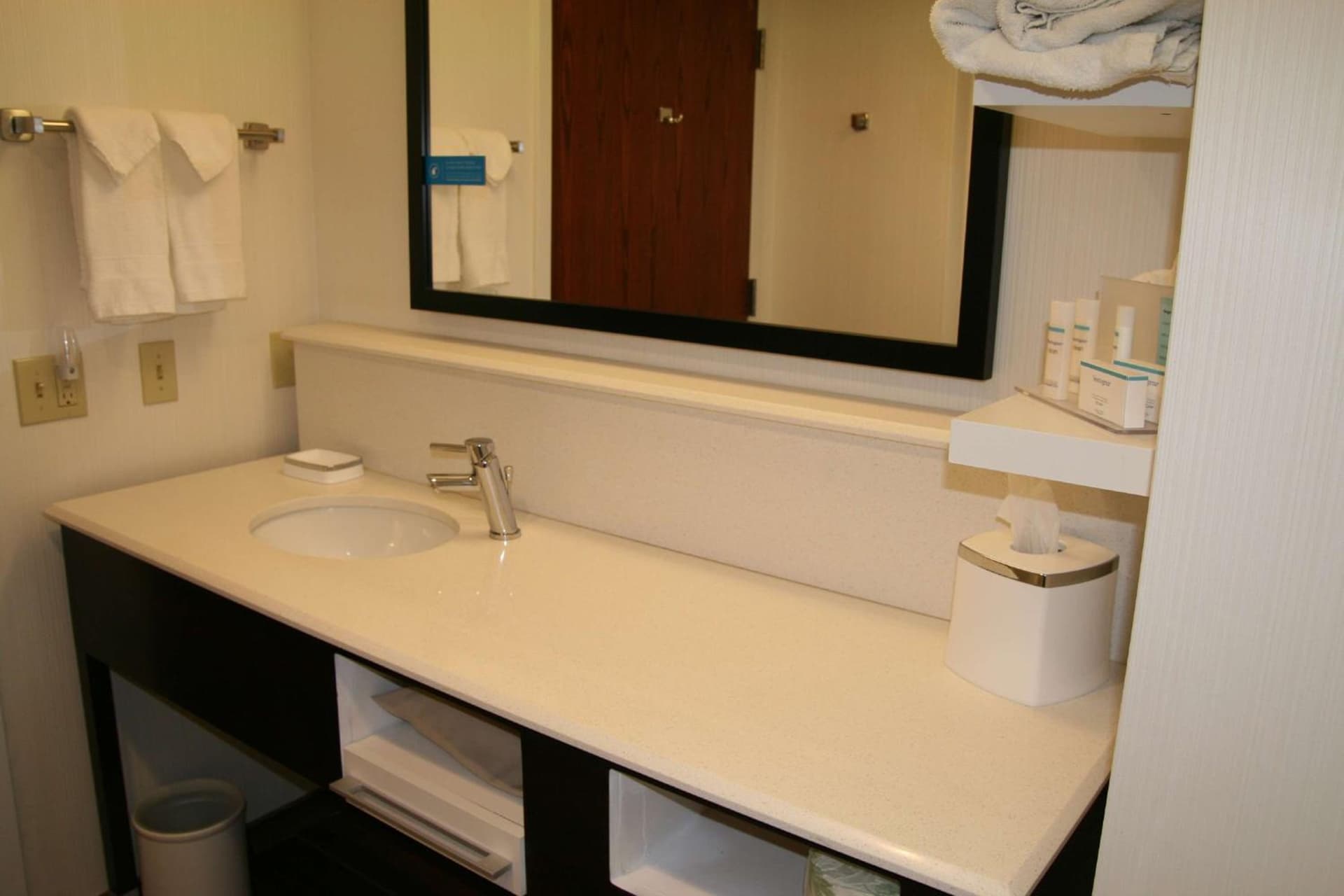 Hampton Inn Birch Run gallery photo in Birch Run, MI — image 33