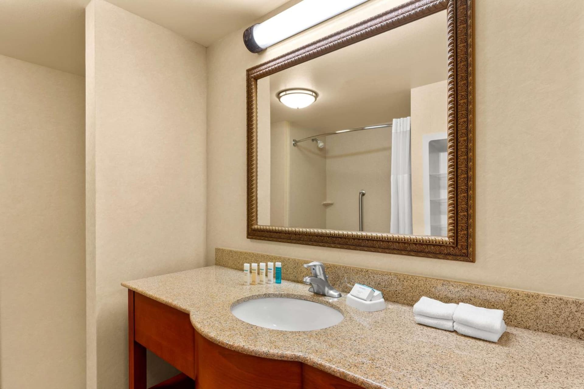 Hampton Inn & Suites Burlington gallery photo in Burlington, WA — image 22