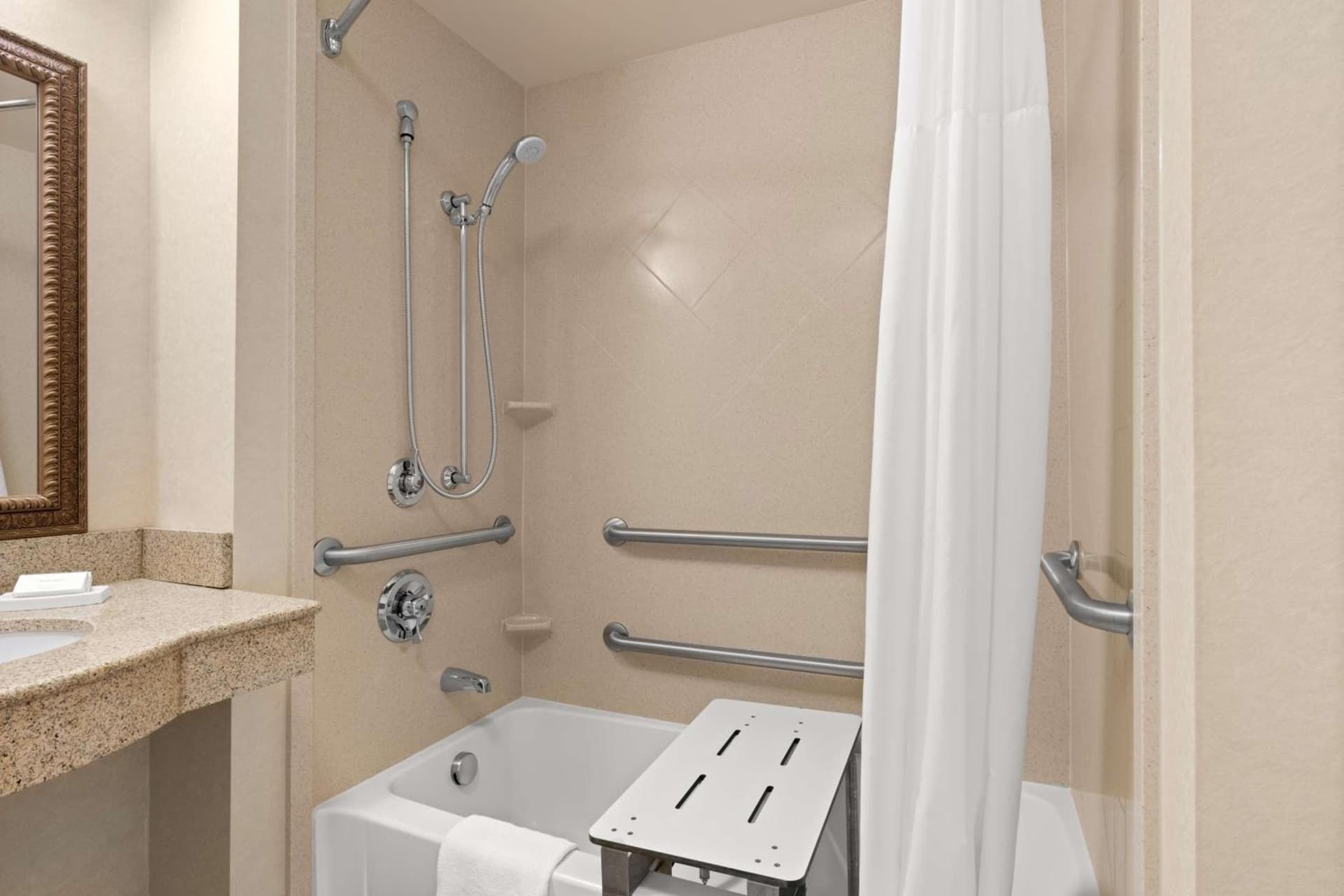 Hampton Inn & Suites Burlington gallery photo in Burlington, WA — image 4
