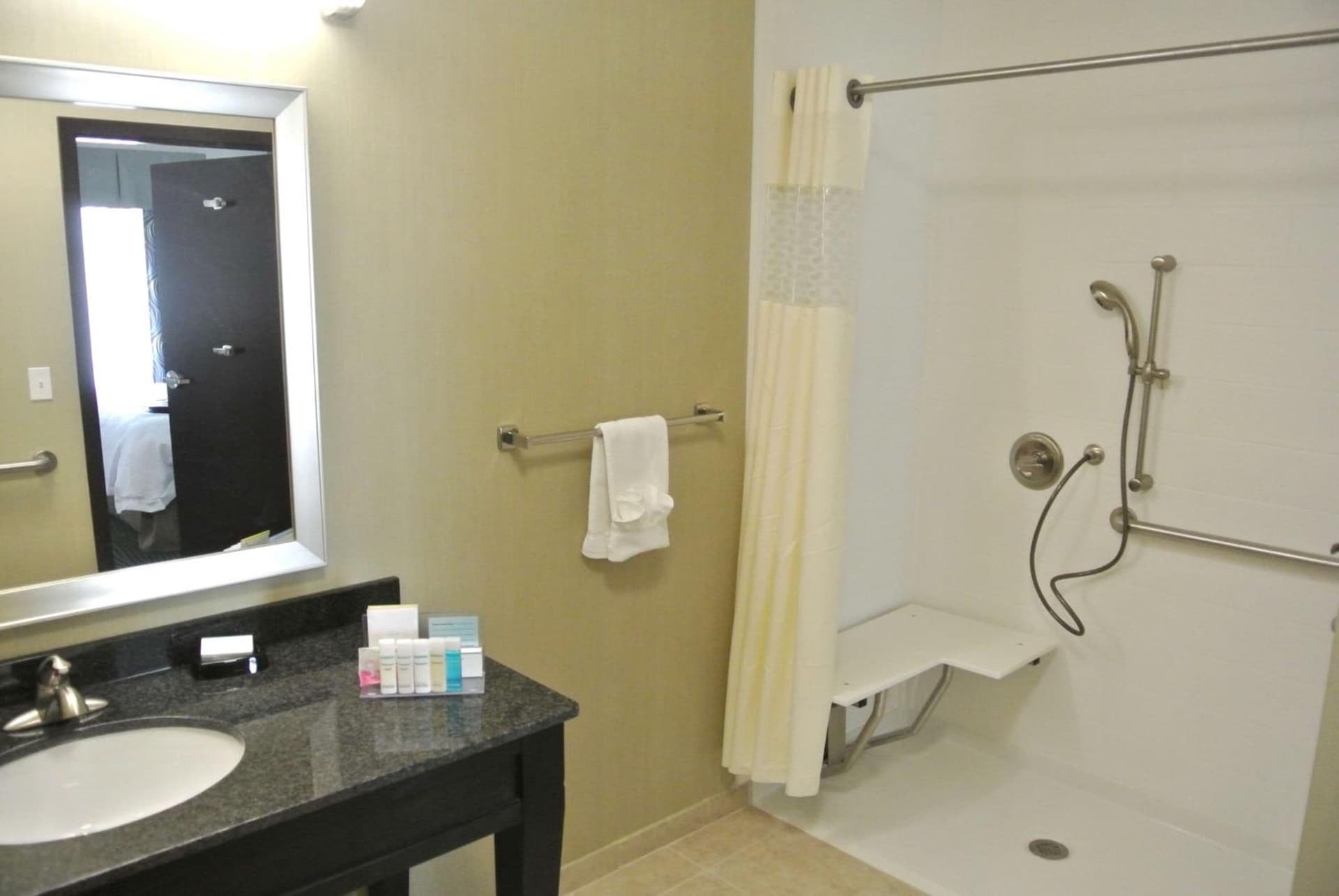 Hampton Inn Carrizo Springs interior in Carrizo Springs, TX — gallery photo 2