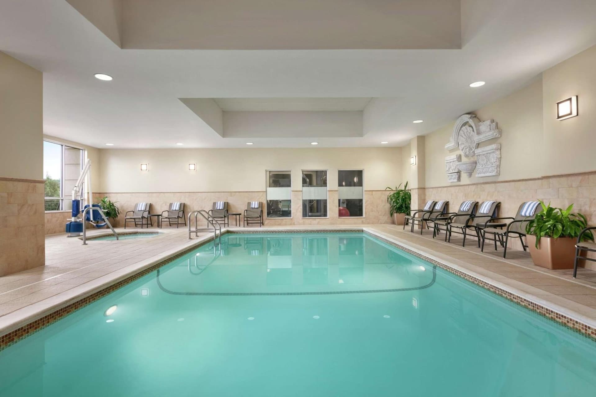 Hampton Inn & Suites Washington-Dulles International Airport gallery photo in Sterling, VA — image 13